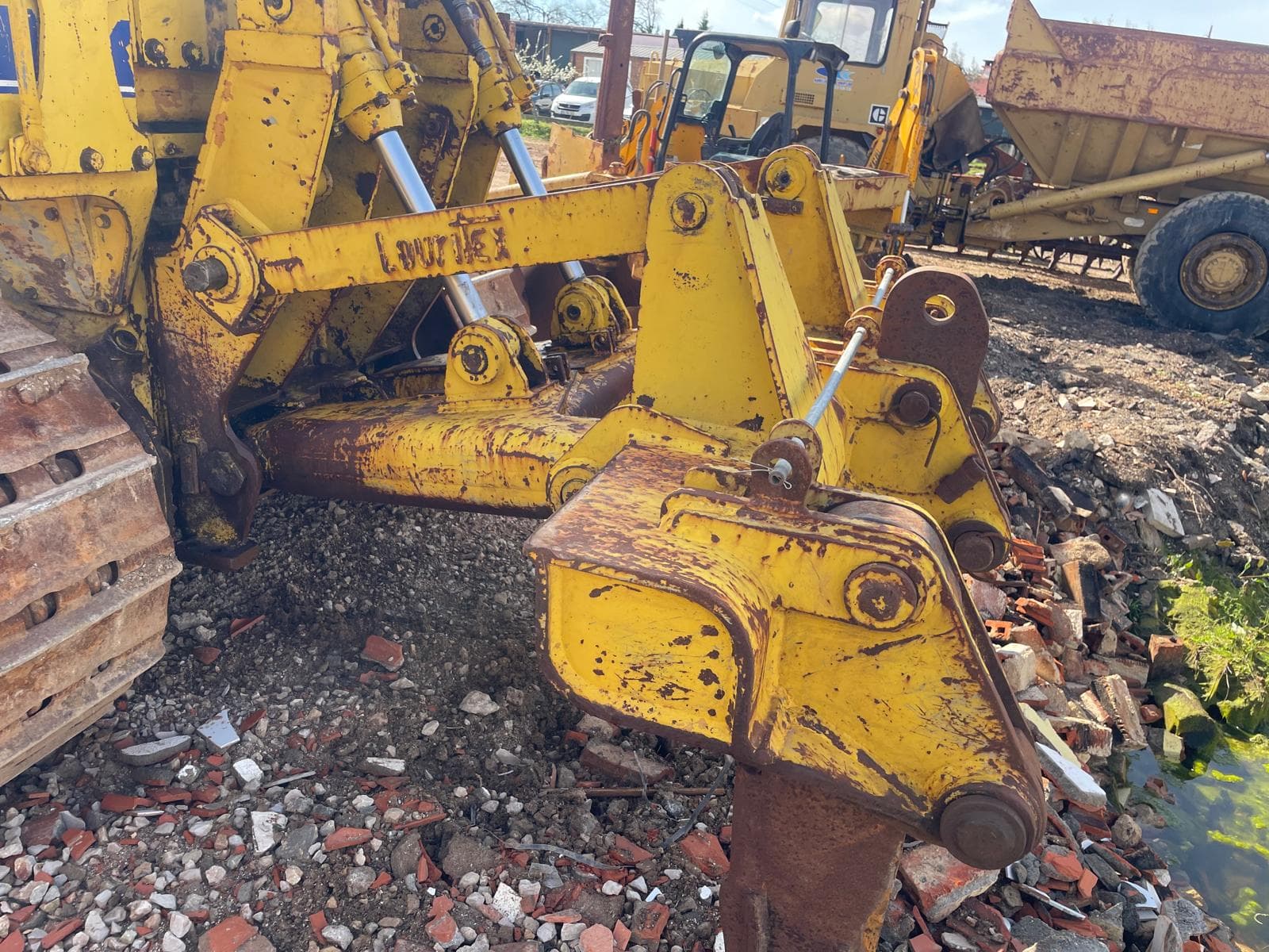 Bulldozer Komatsu D60A-8 — image 5