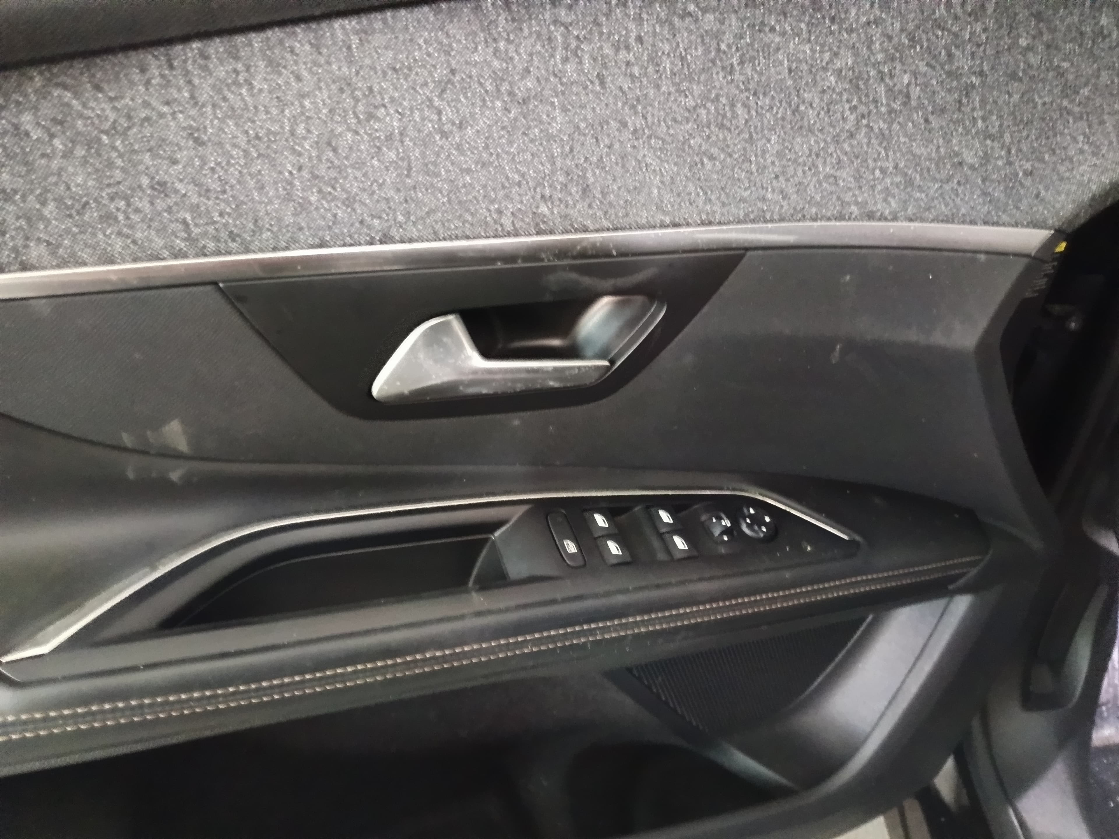 Peugeot 5008 · 7 Lugares · Ano 2018 — imagem 31