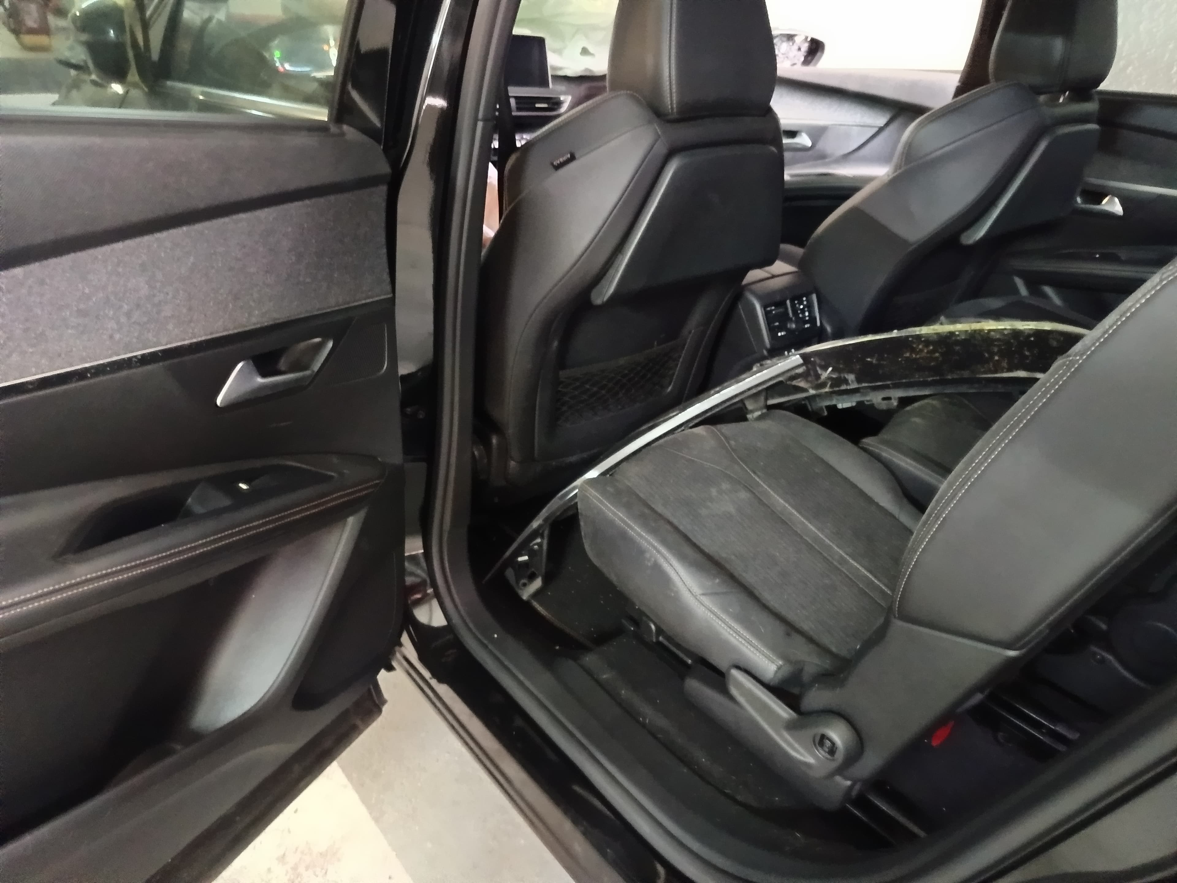 Peugeot 5008 · 7 Lugares · Ano 2018 — imagem 27