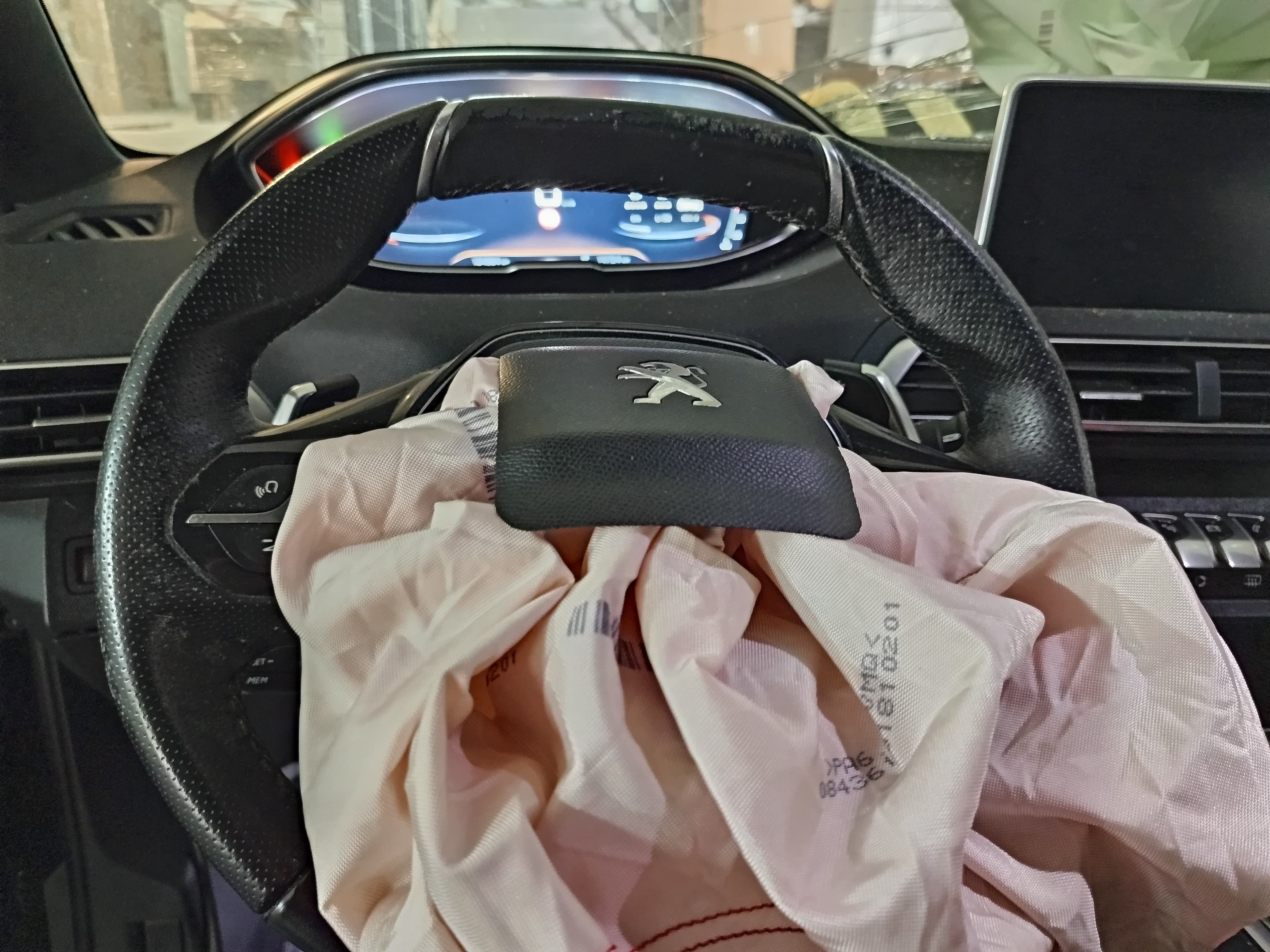 Peugeot 5008 · 7 Lugares · Ano 2018 — imagem 35