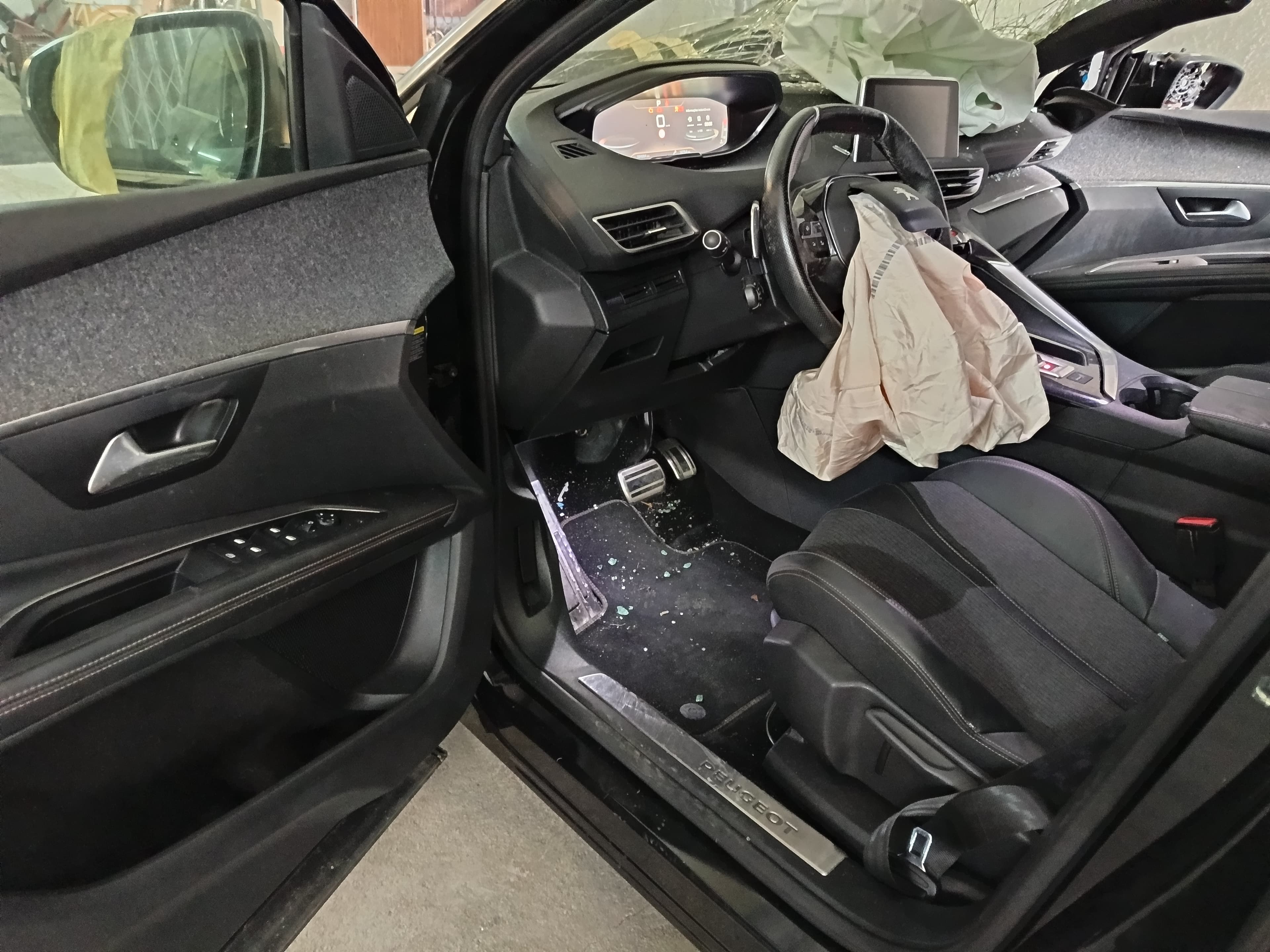 Peugeot 5008 · 7 Lugares · Ano 2018 — imagem 30