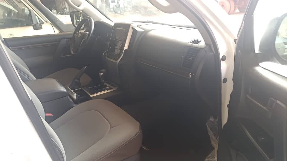 Toyota Land Cruiser LC200 — imagem 6