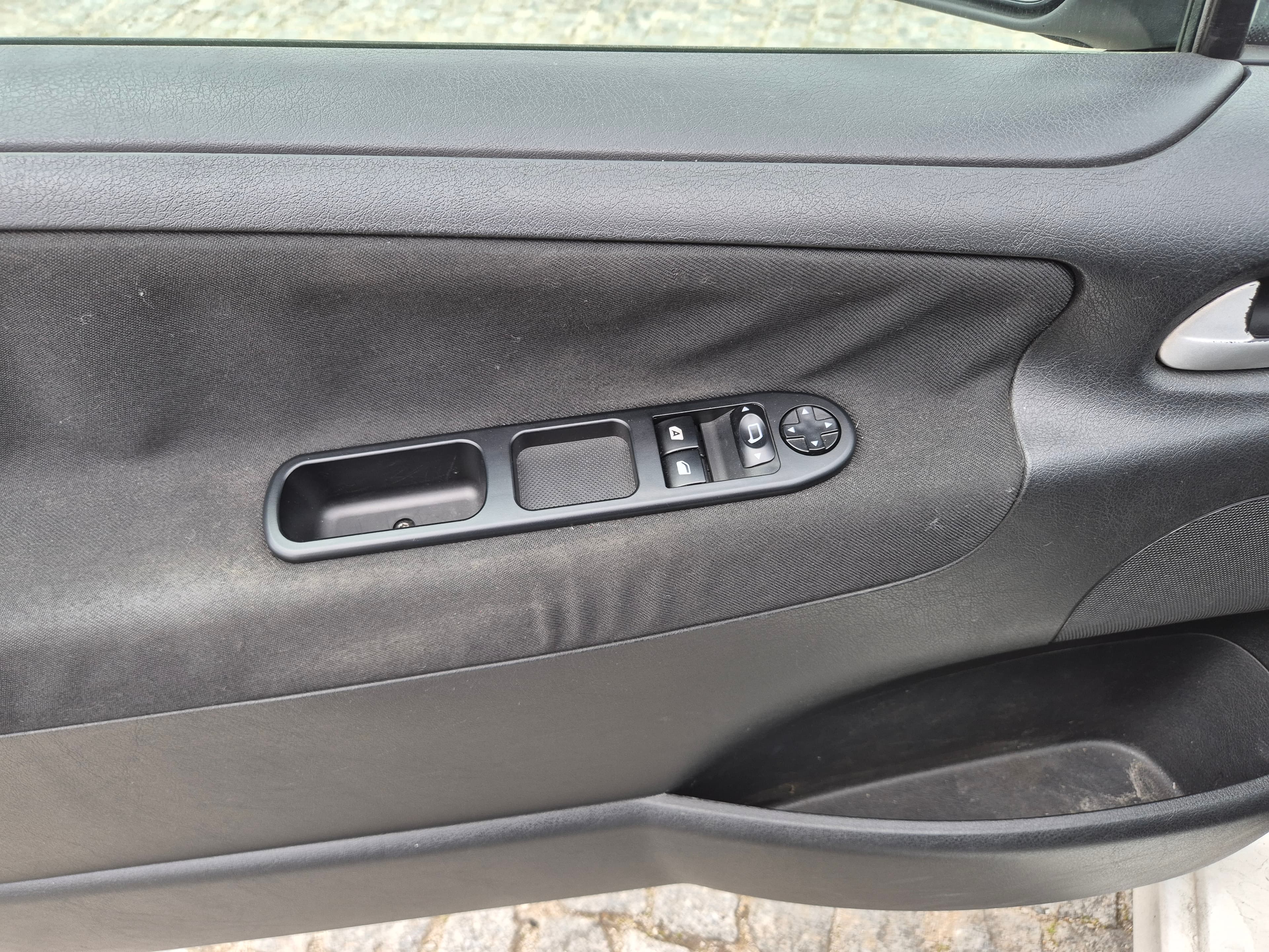 Peugeot 207 · Ano 2009 — imagem 18