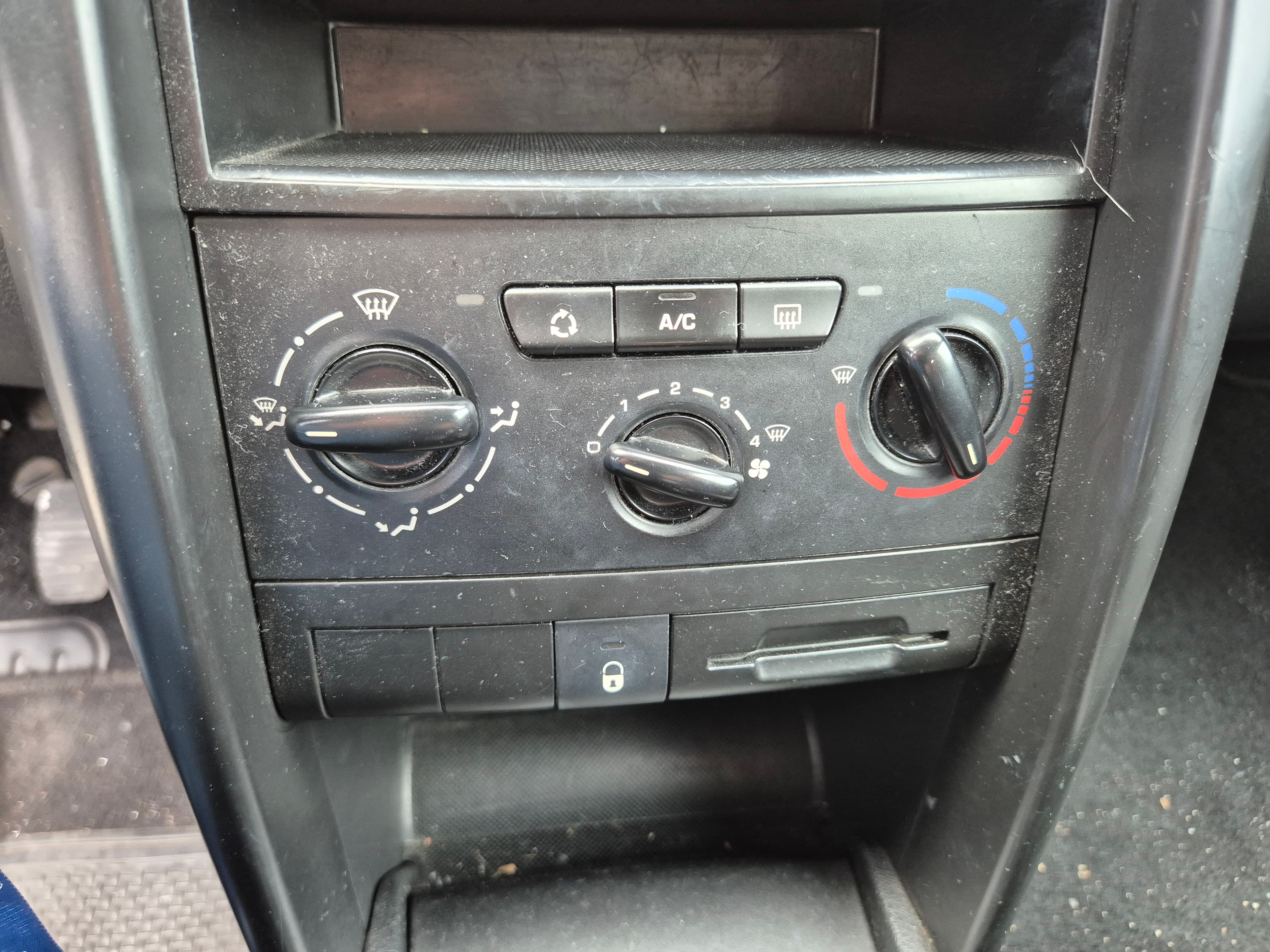 Peugeot 207 · Ano 2009 — imagem 30