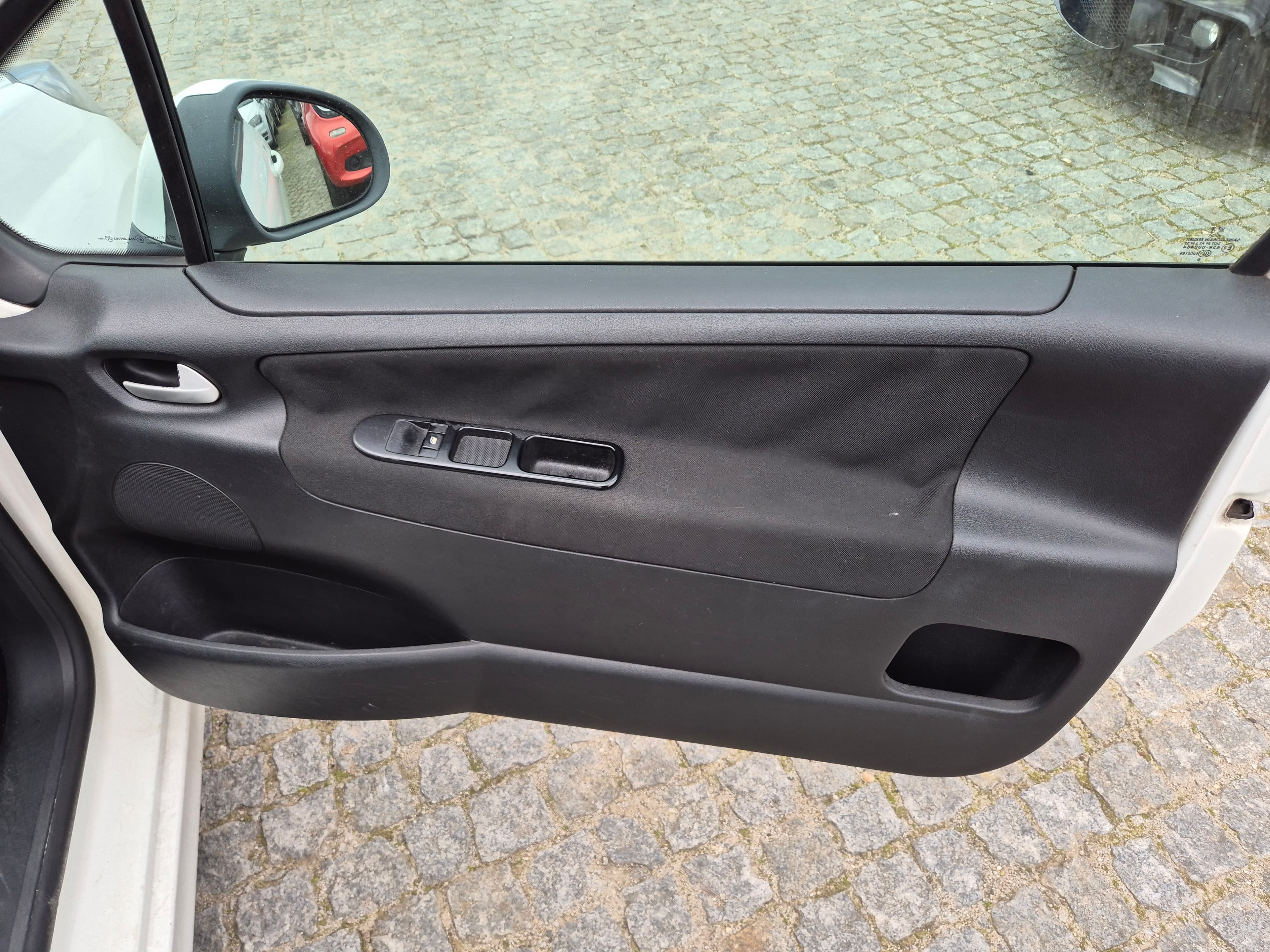 Peugeot 207 · Ano 2009 — imagem 15