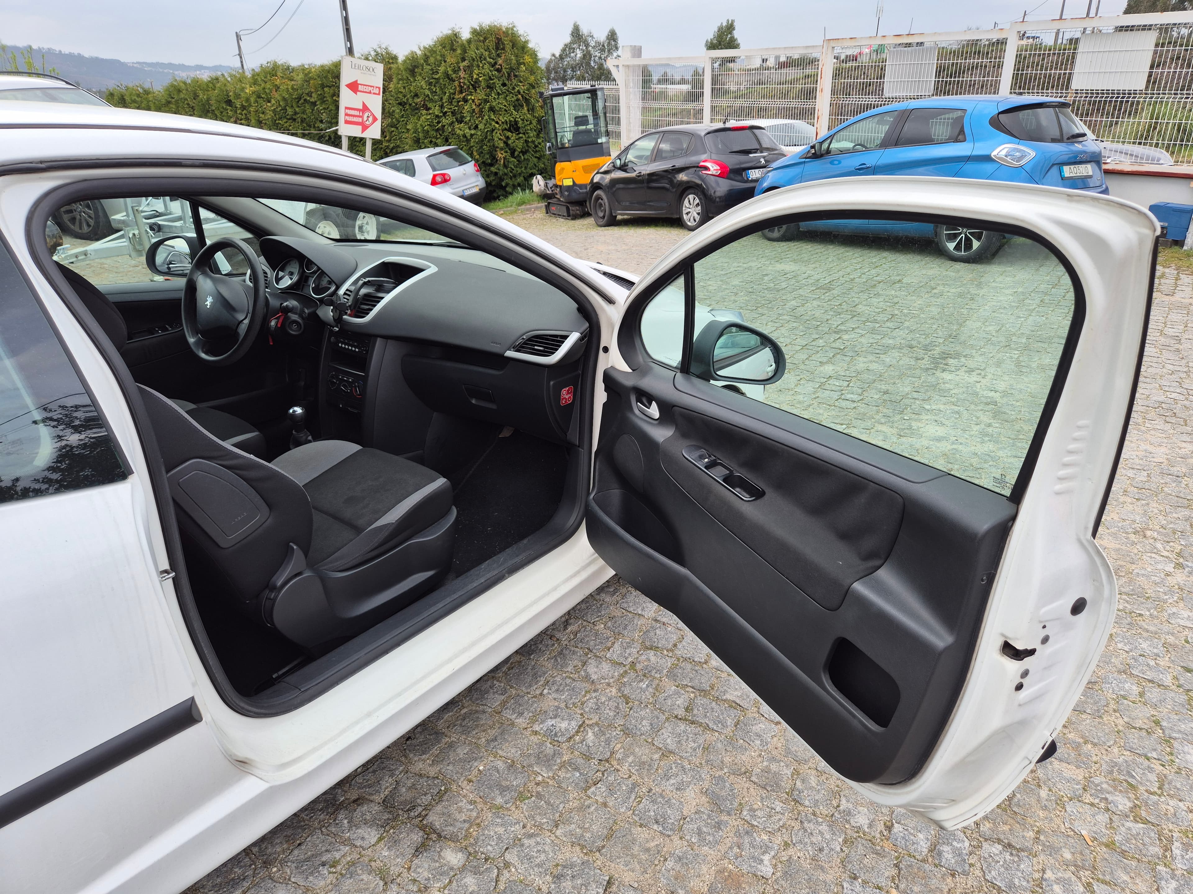 Peugeot 207 · Ano 2009 — imagem 14