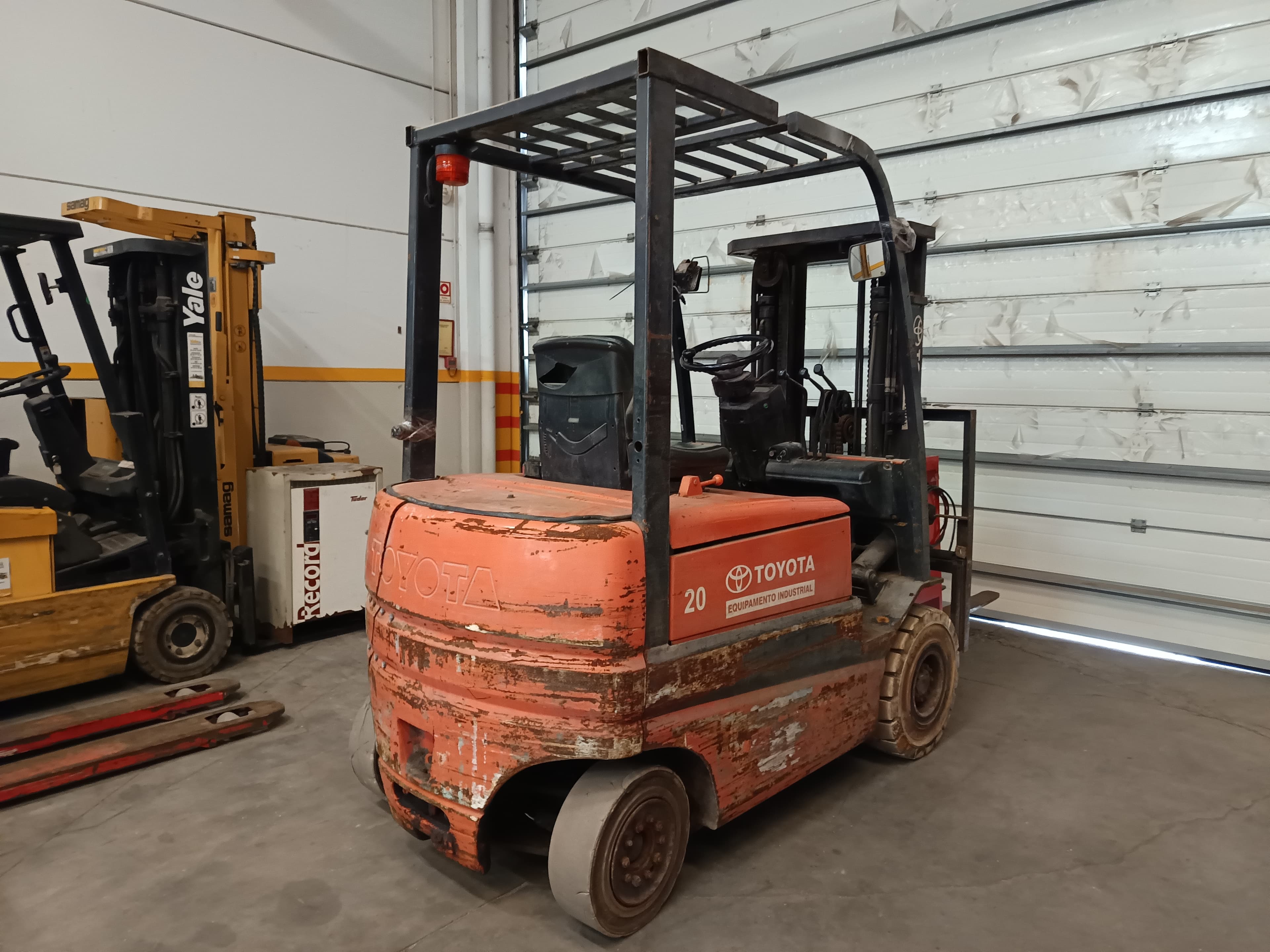 Empilhador Toyota 20 — image 11