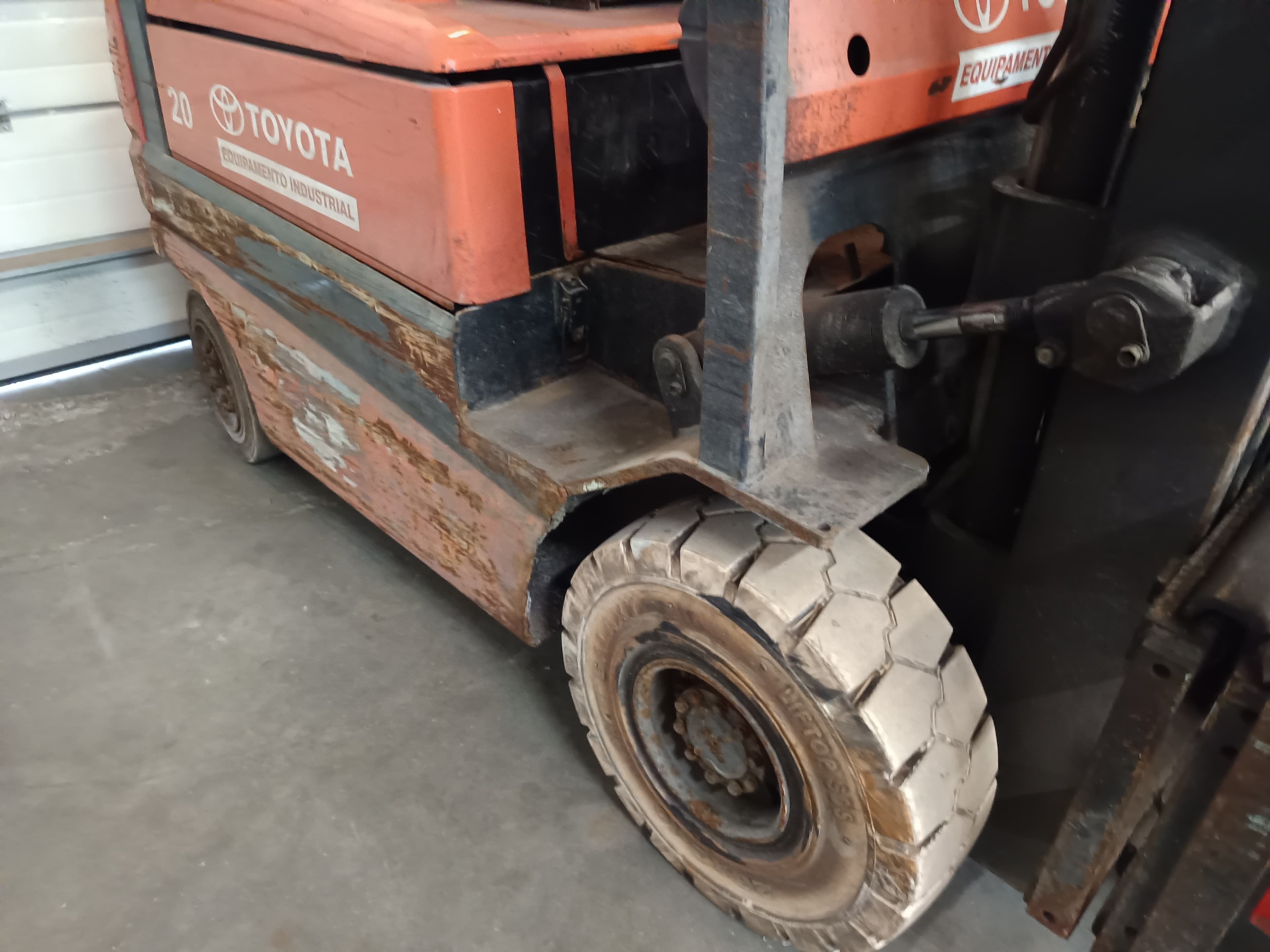 Empilhador Toyota 20 — image 6