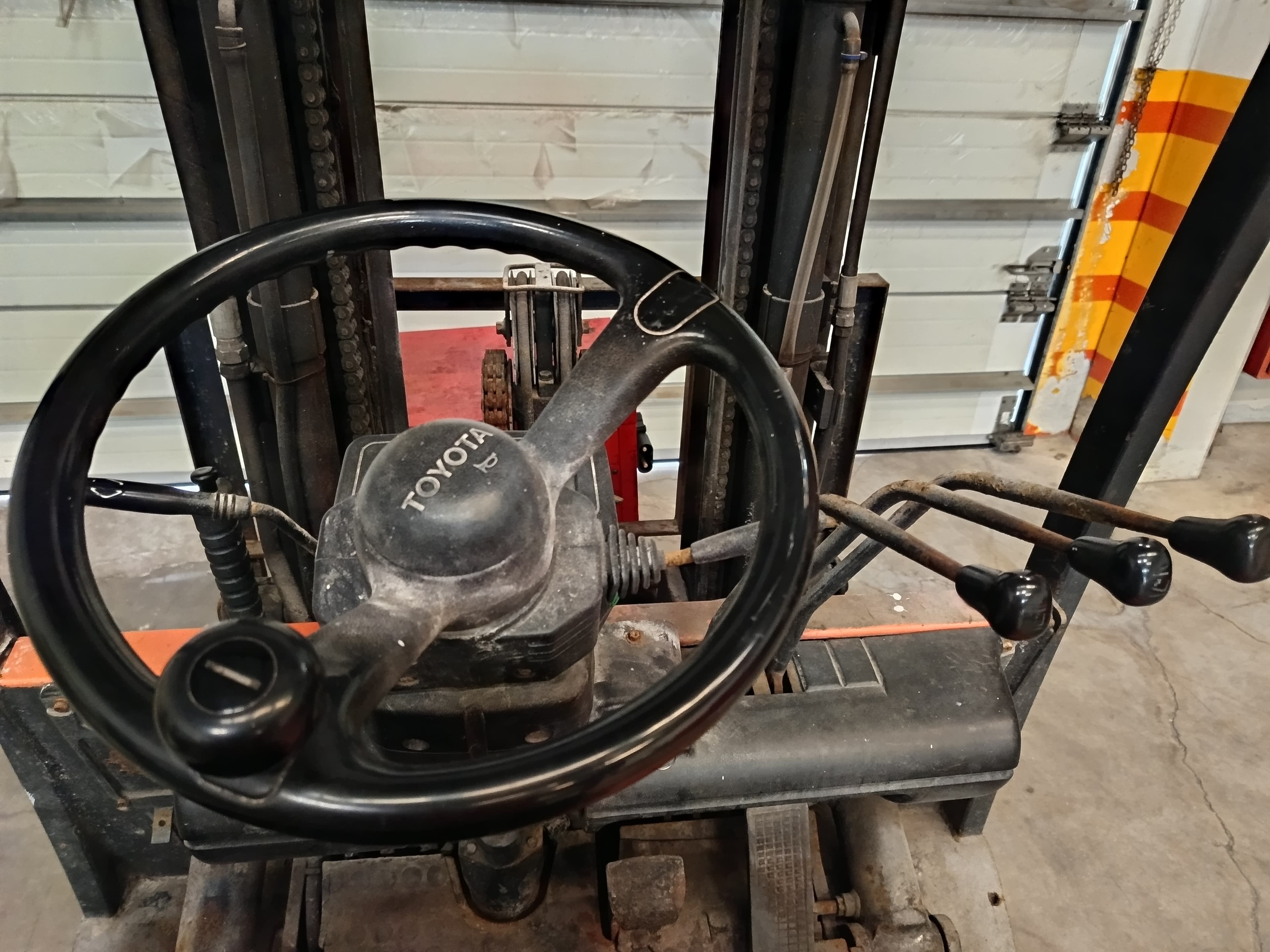 Empilhador Toyota 20 — image 15