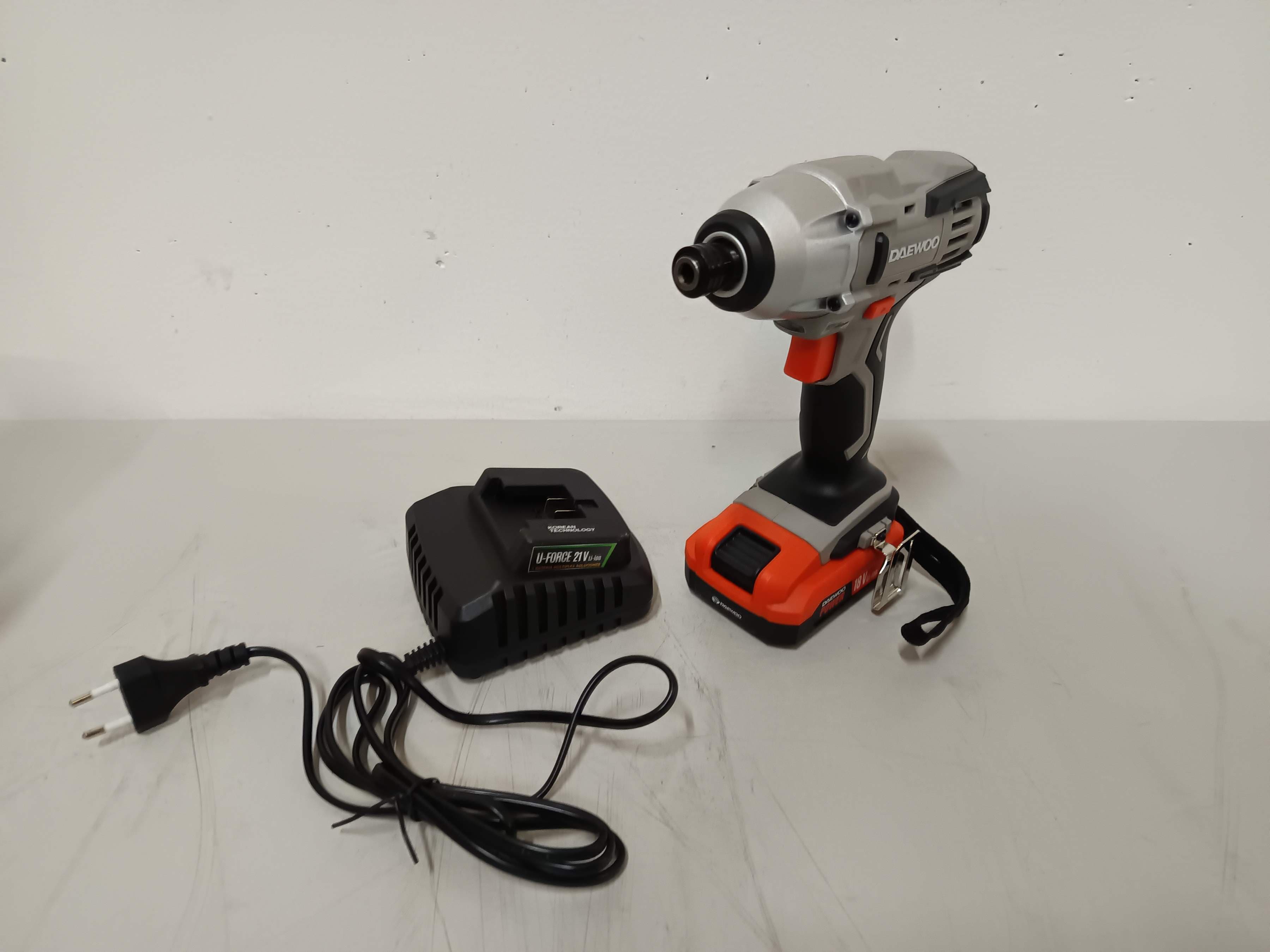 Aparafusadora de impacto Daewoo — imagem 3