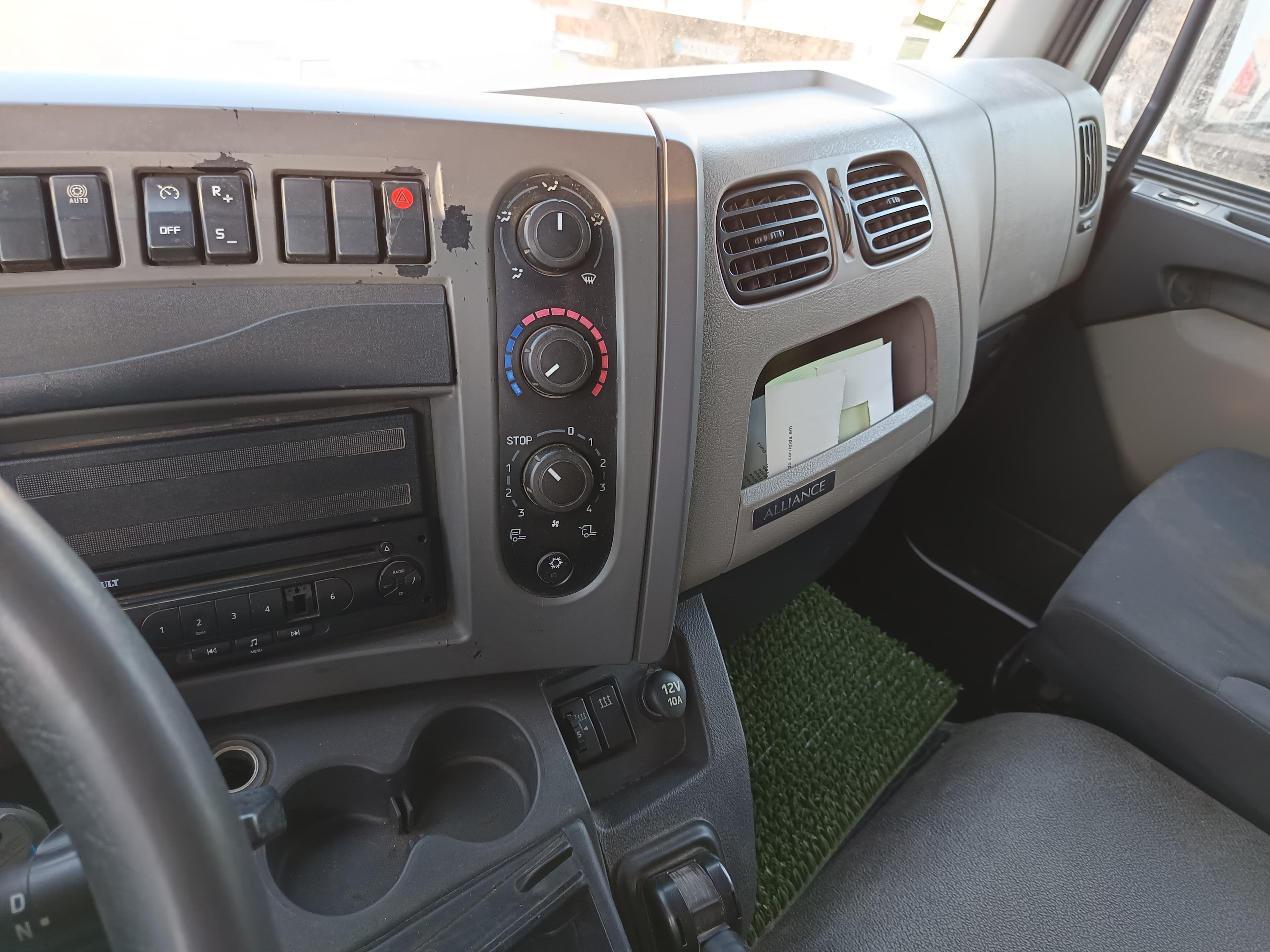 Renault 270 · Ano 2011 — imagem 28