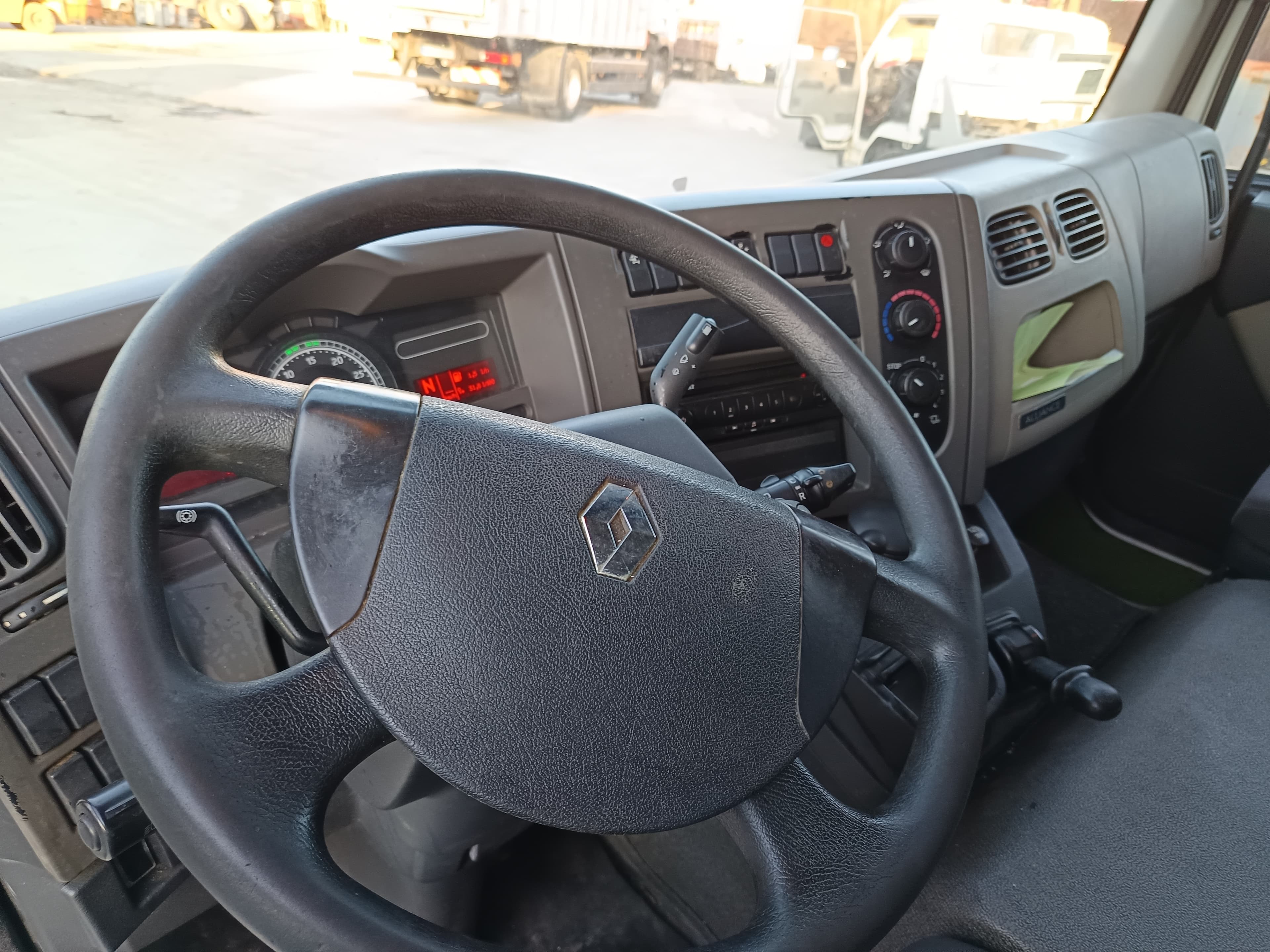 Renault 270 · Ano 2011 — image 24