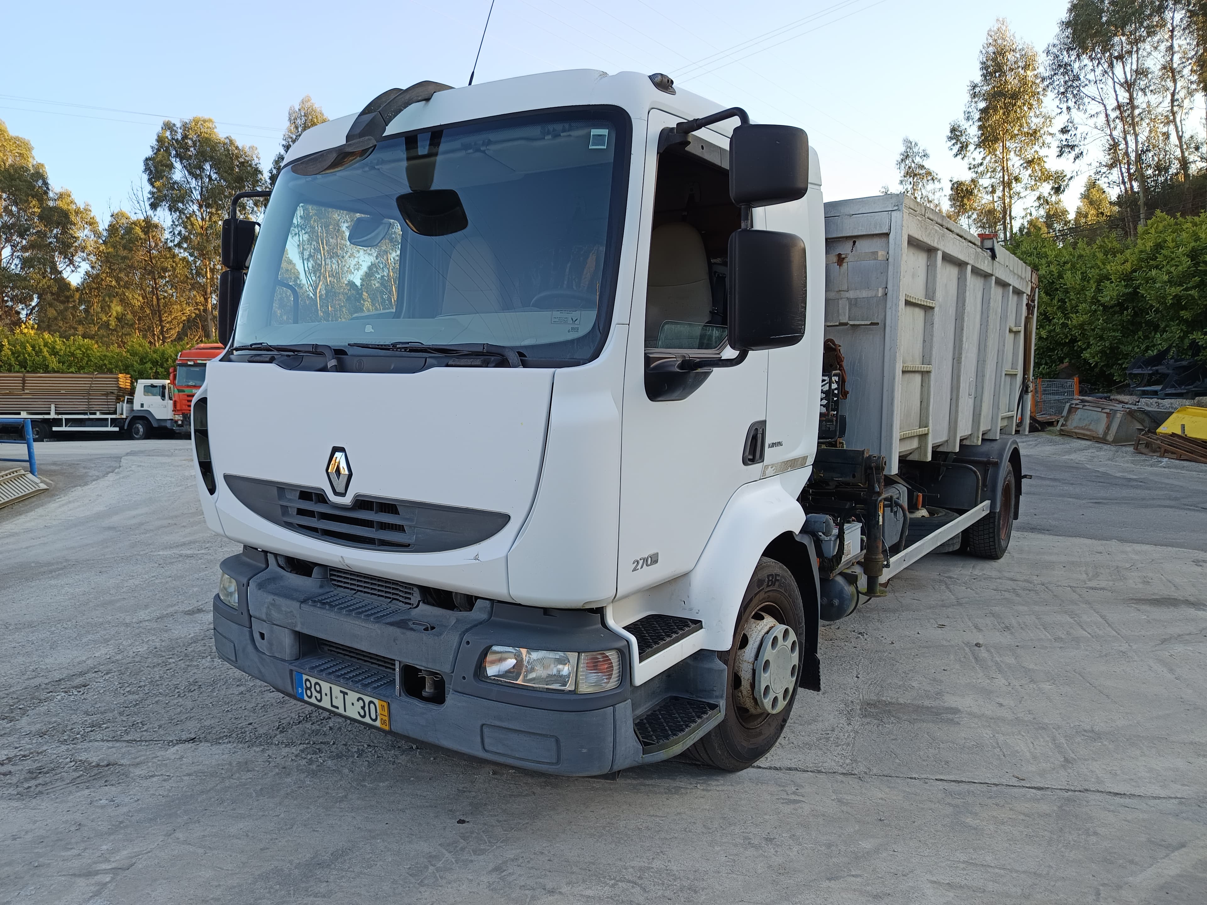 Renault 270 · Ano 2011 — image 1