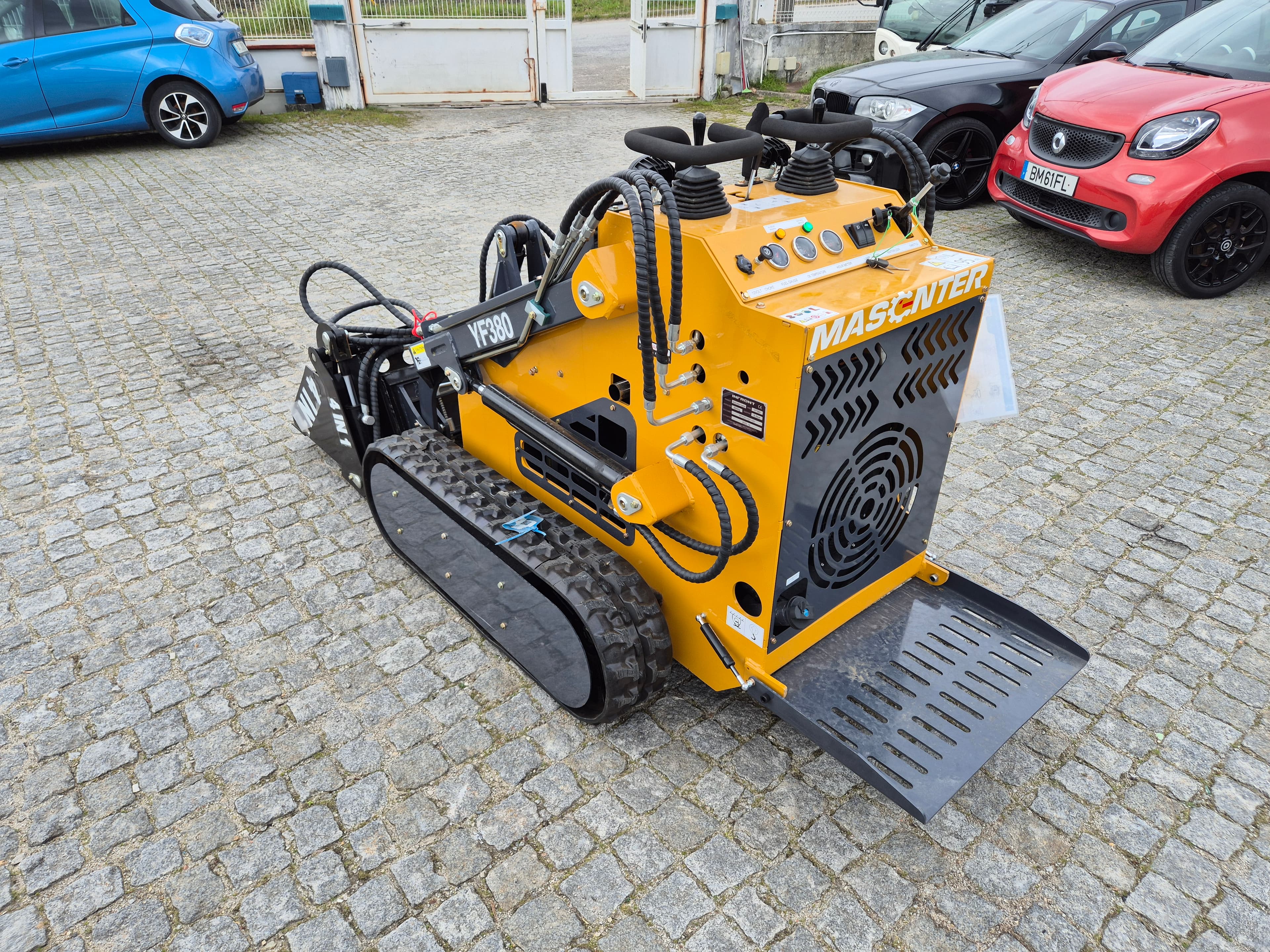 Mini Giratória Infront YF380 · Ano 2025 — imagem 4