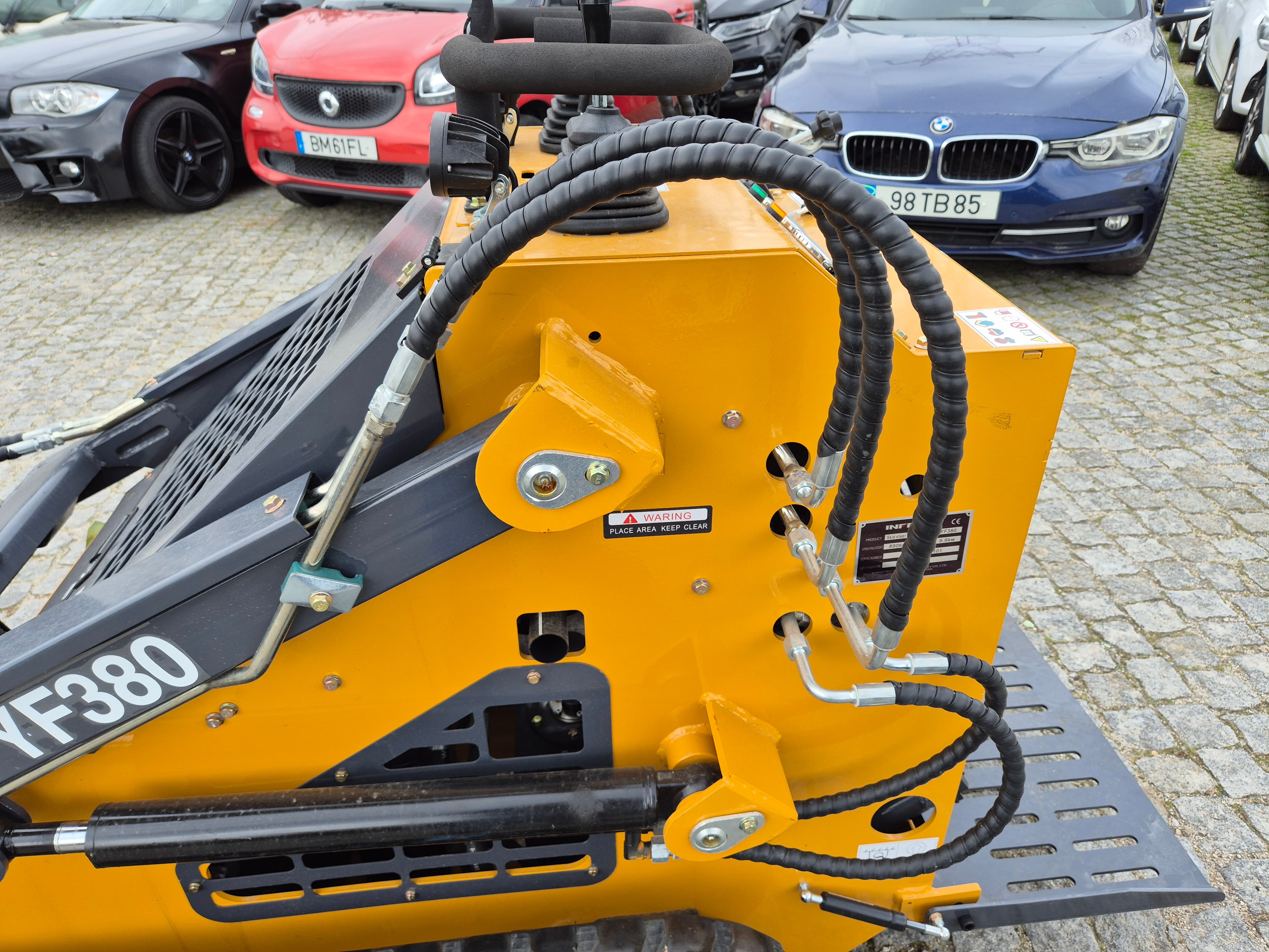 Mini Giratória Infront YF380 · Ano 2025 — imagem 12