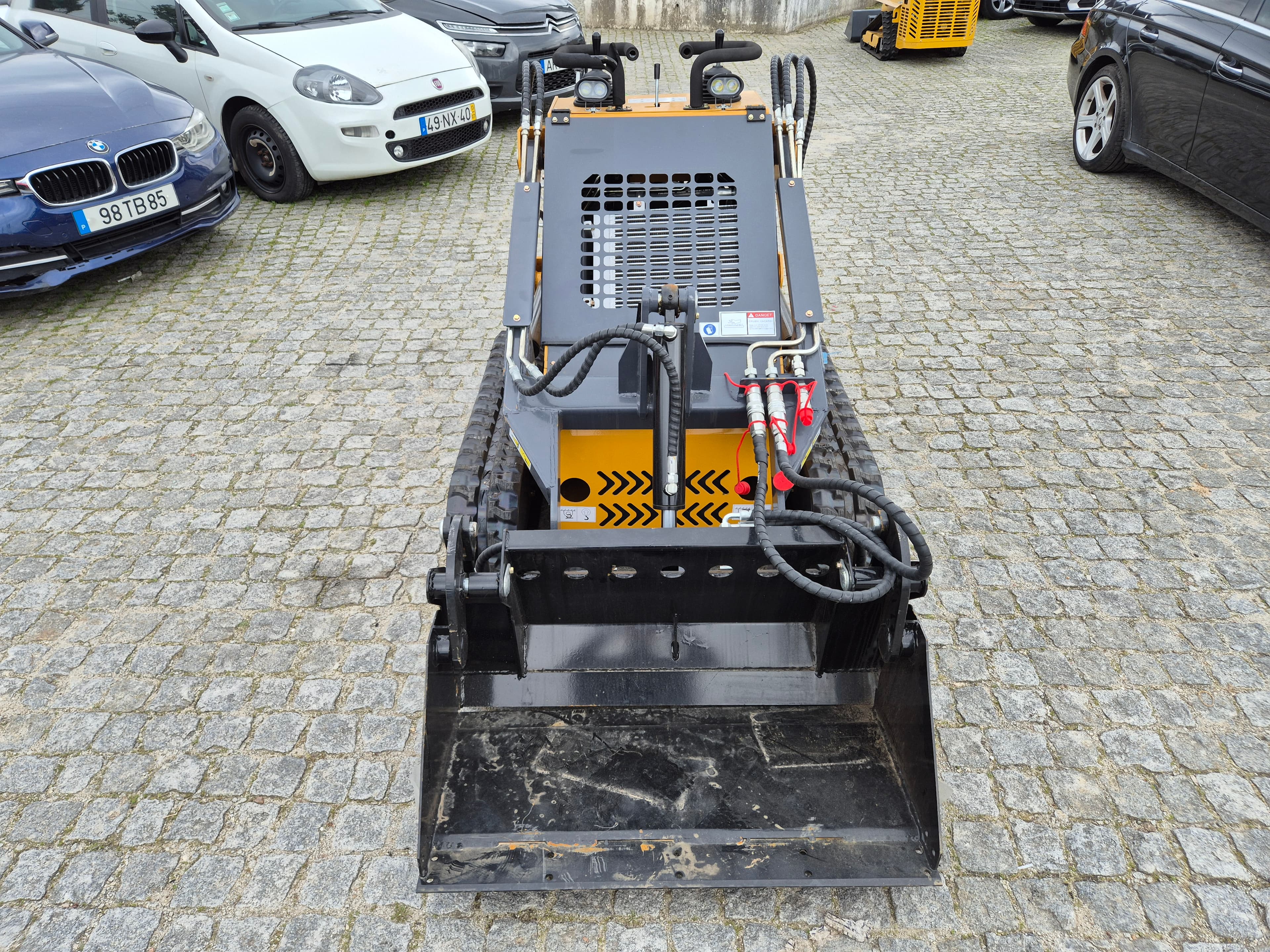 Mini Giratória Infront YF380 · Ano 2025 — imagem 2