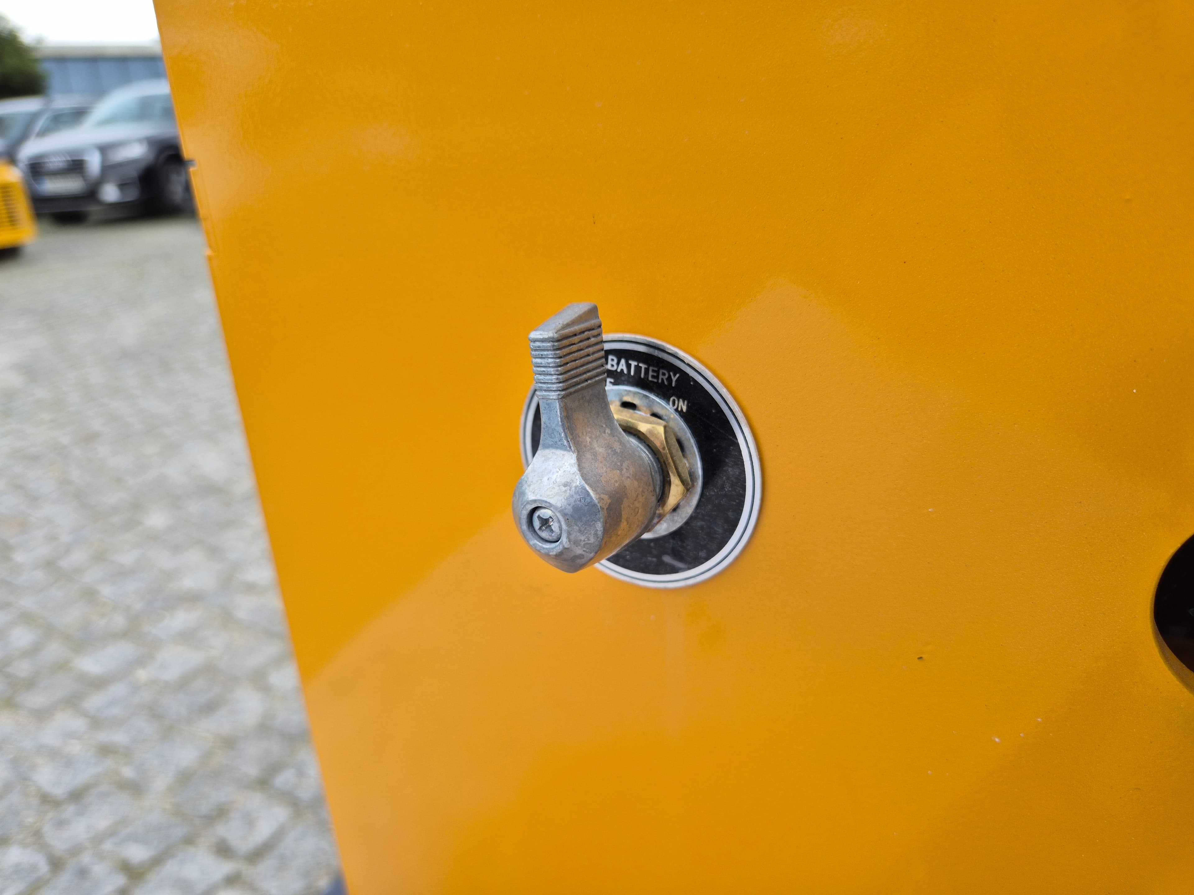 Mini Giratória Infront YF380 · Ano 2025 — imagem 21