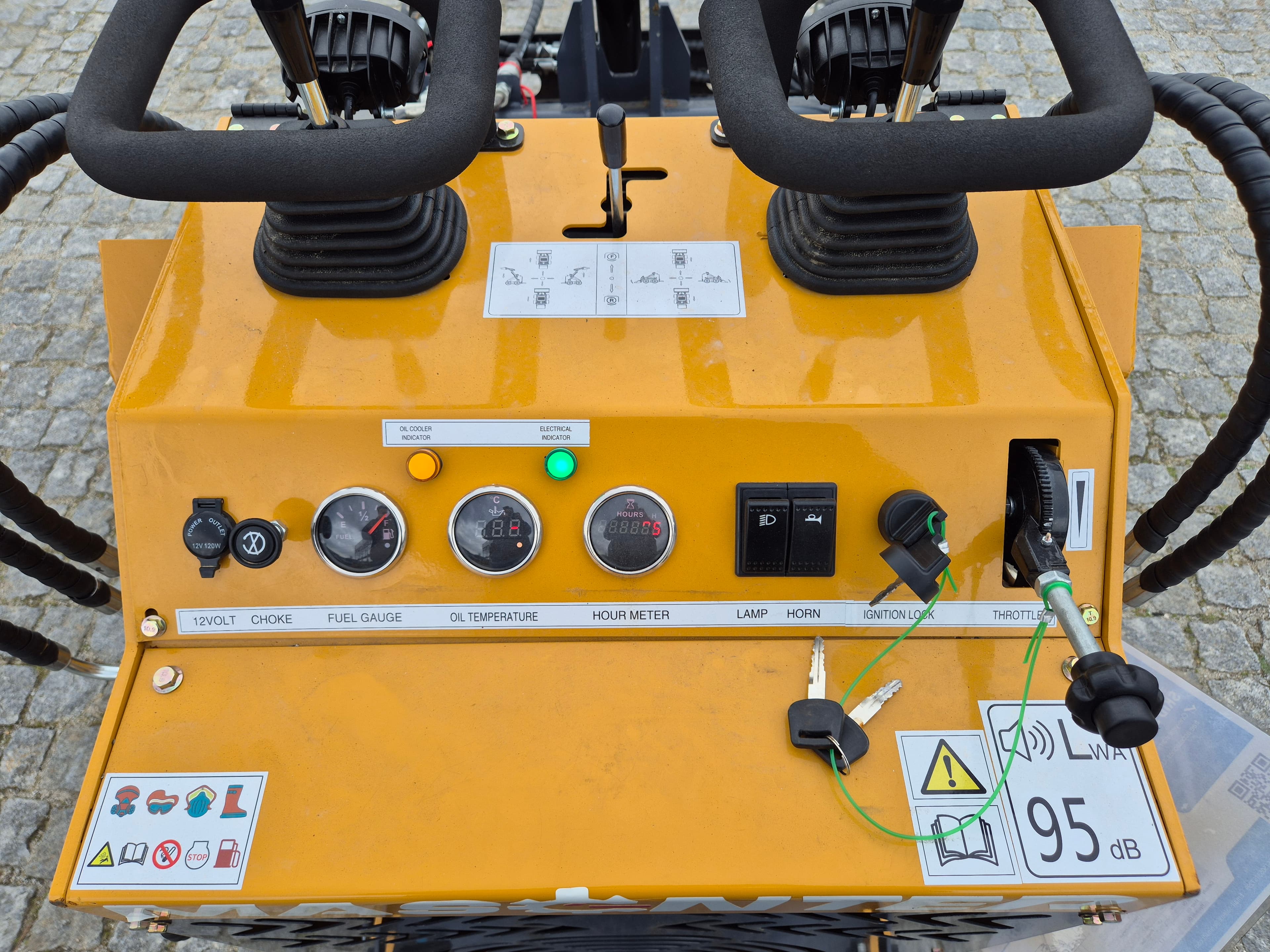 Mini Giratória Infront YF380 · Ano 2025 — imagem 16