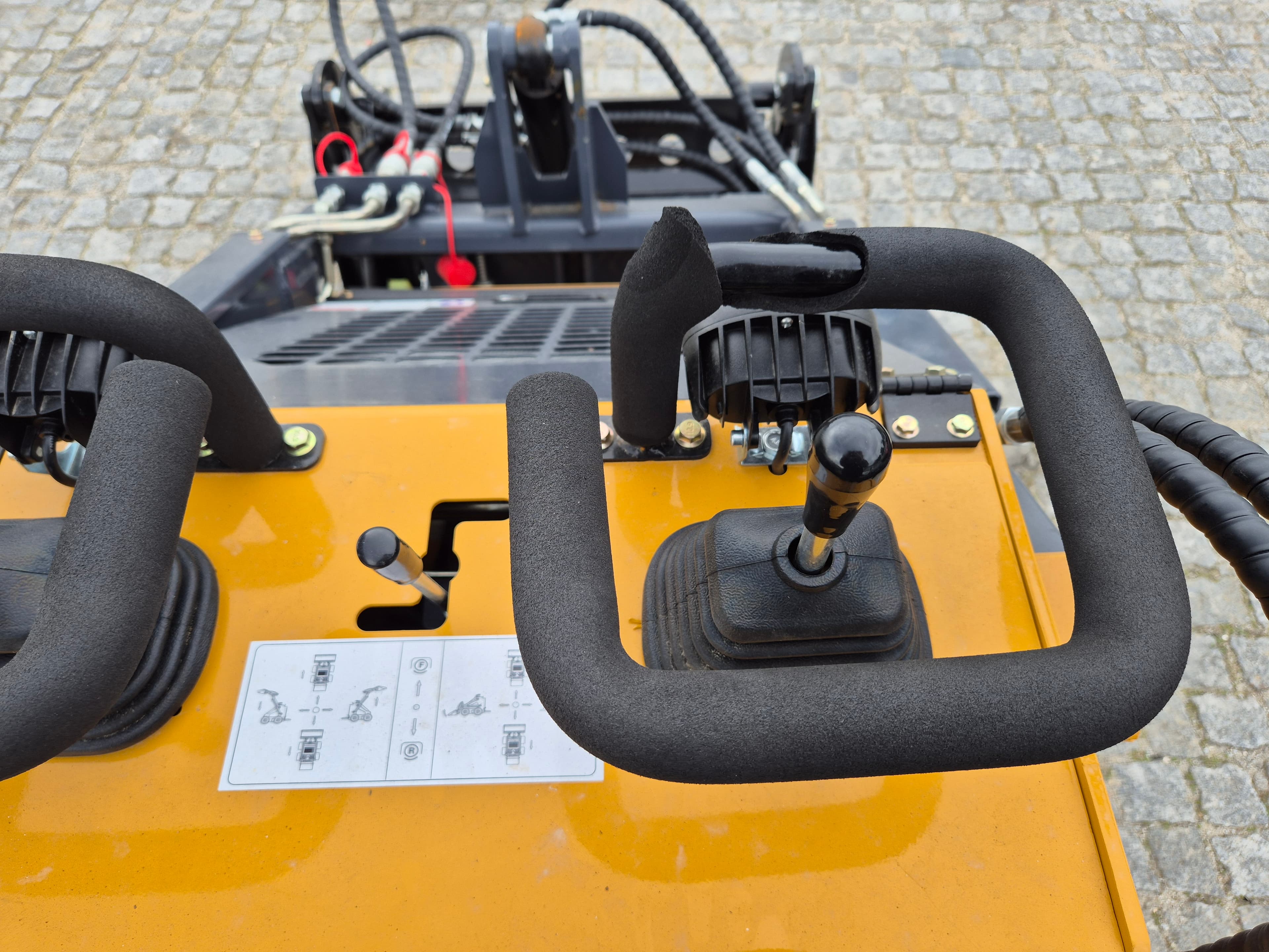 Mini Giratória Infront YF380 · Ano 2025 — imagem 15