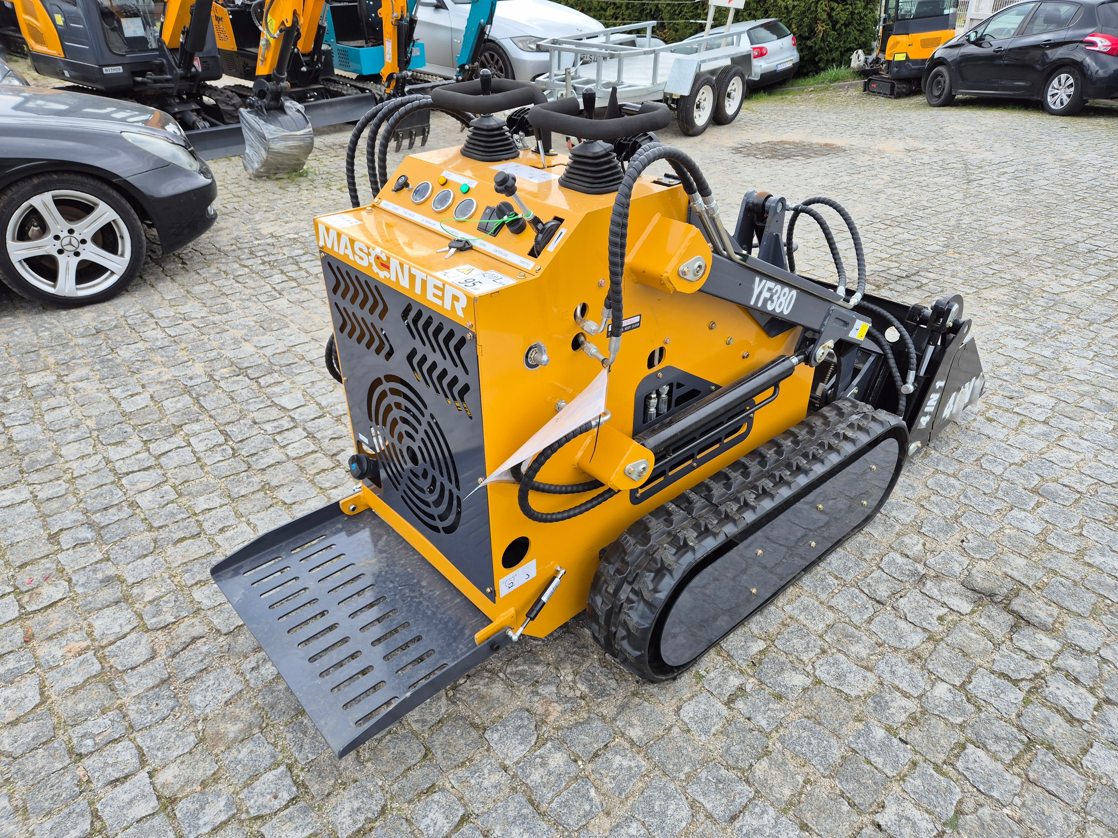 Mini Giratória Infront YF380 · Ano 2025 — imagem 6