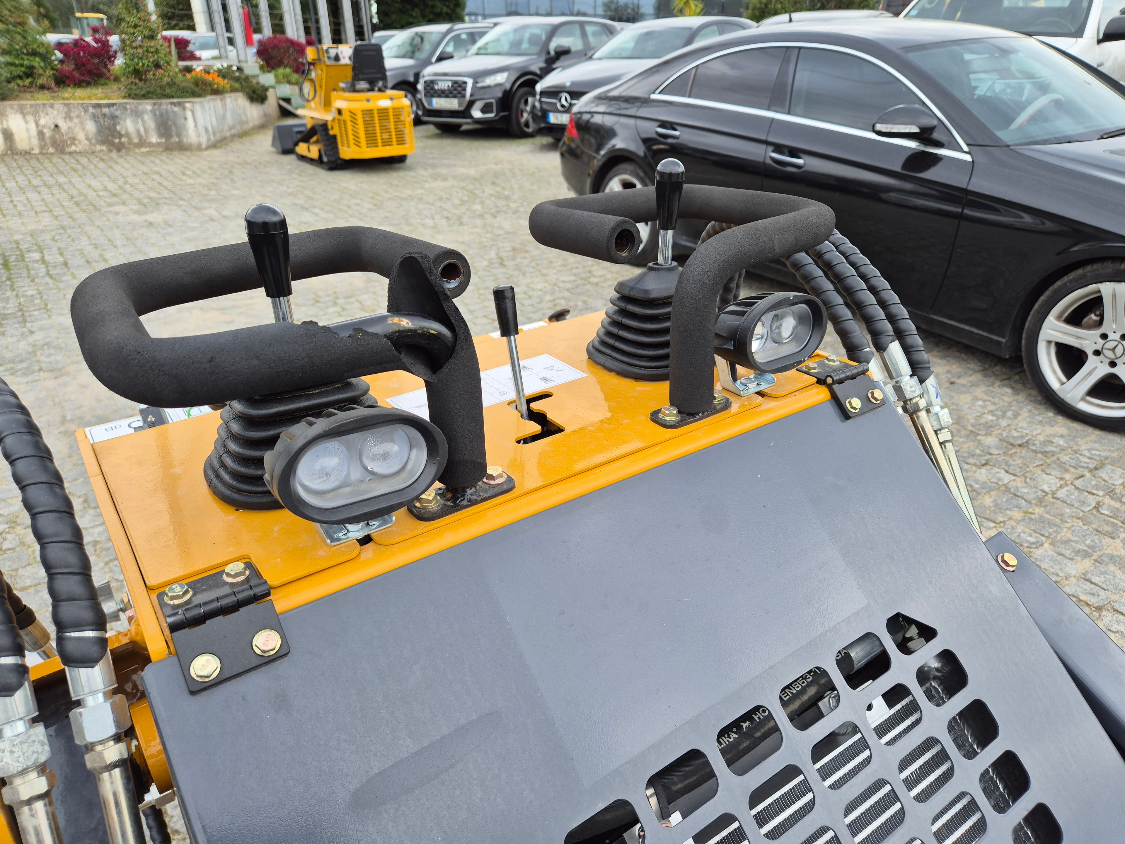 Mini Giratória Infront YF380 · Ano 2025 — imagem 10
