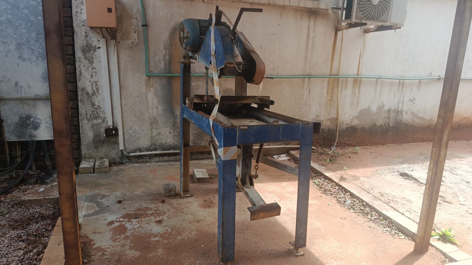 Uma máquina para cortar blocos — imagem 2