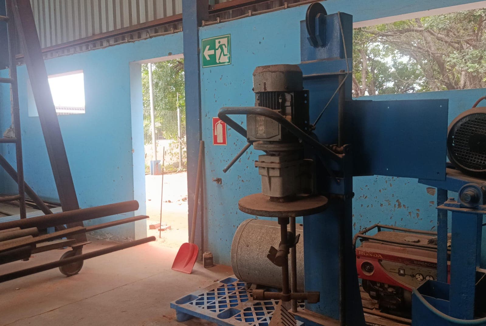 Uma prensa hidráulica — image 2