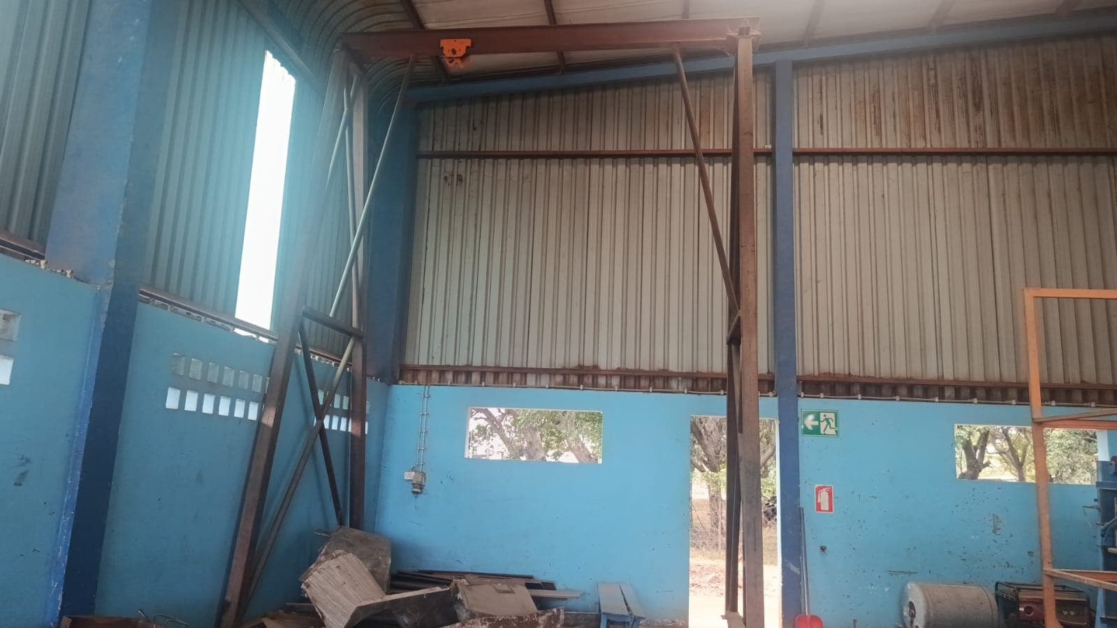 Um pórtico móvel s/ guinchos — image 2