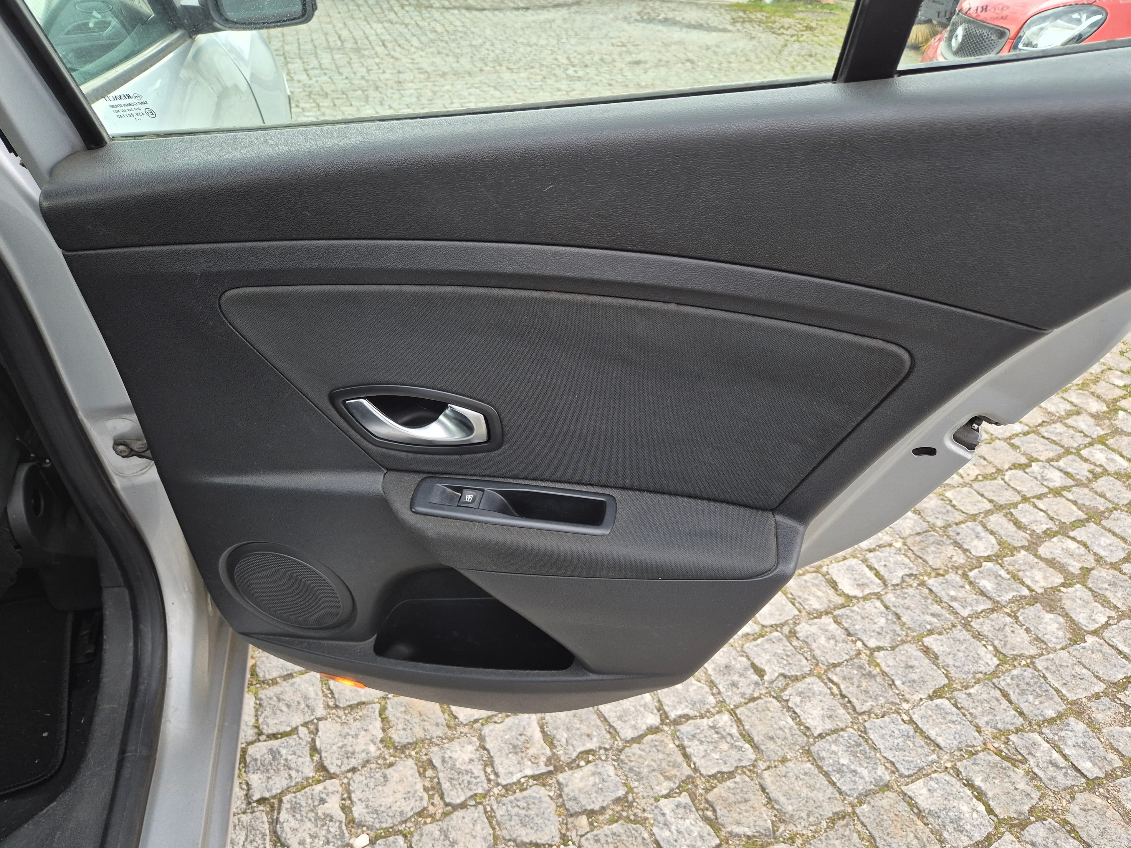 Renault Mégane · Ano 2011 — imagem 24
