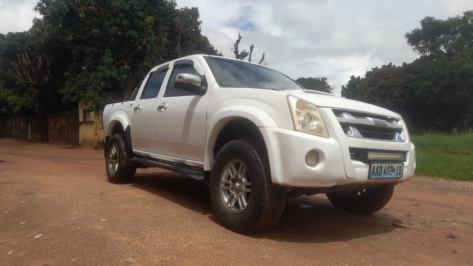 Isuzu/KB300D - 3.025 - 2010 — imagem 1
