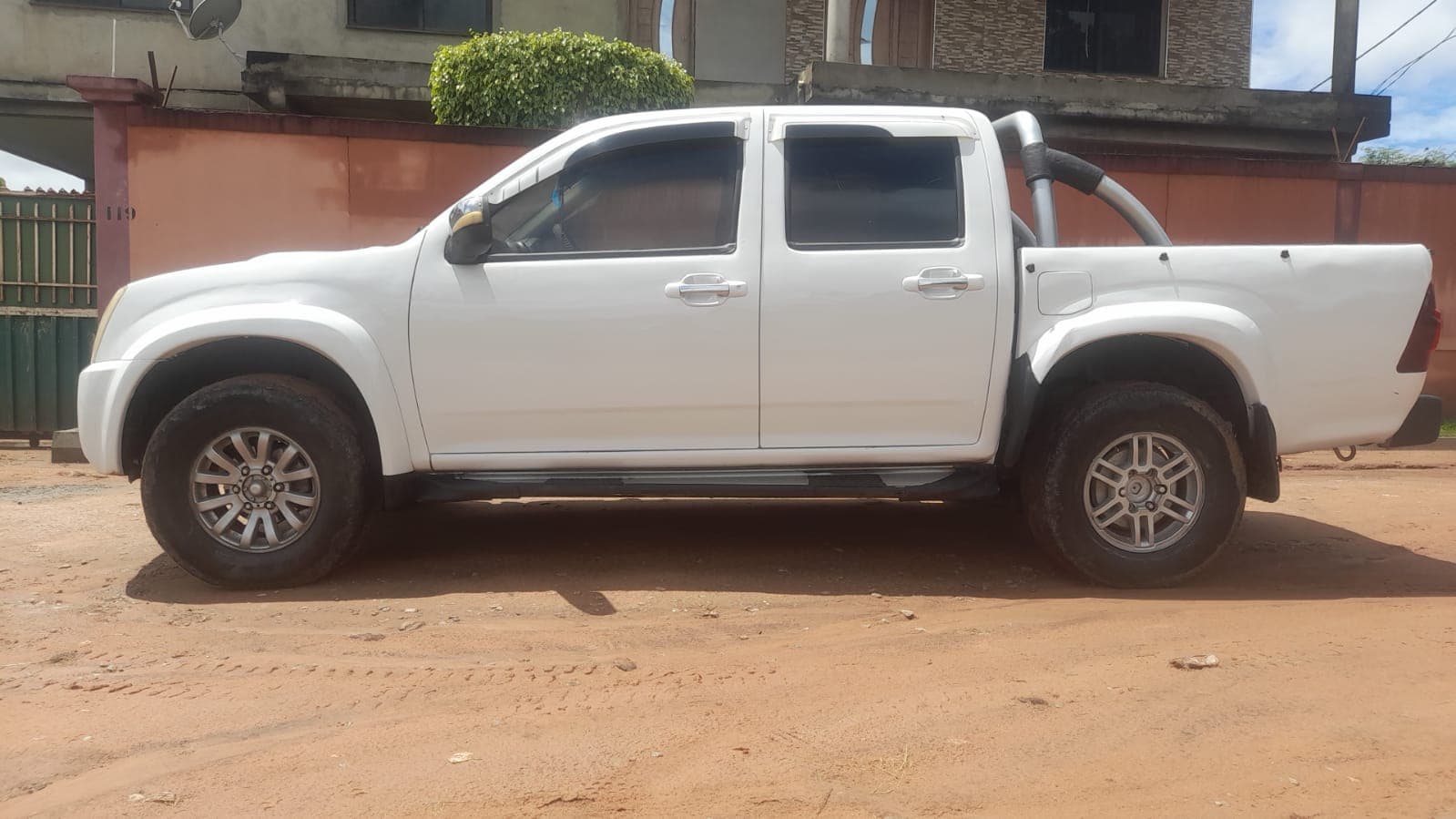 Isuzu/KB300D - 3.025 - 2010 — imagem 4