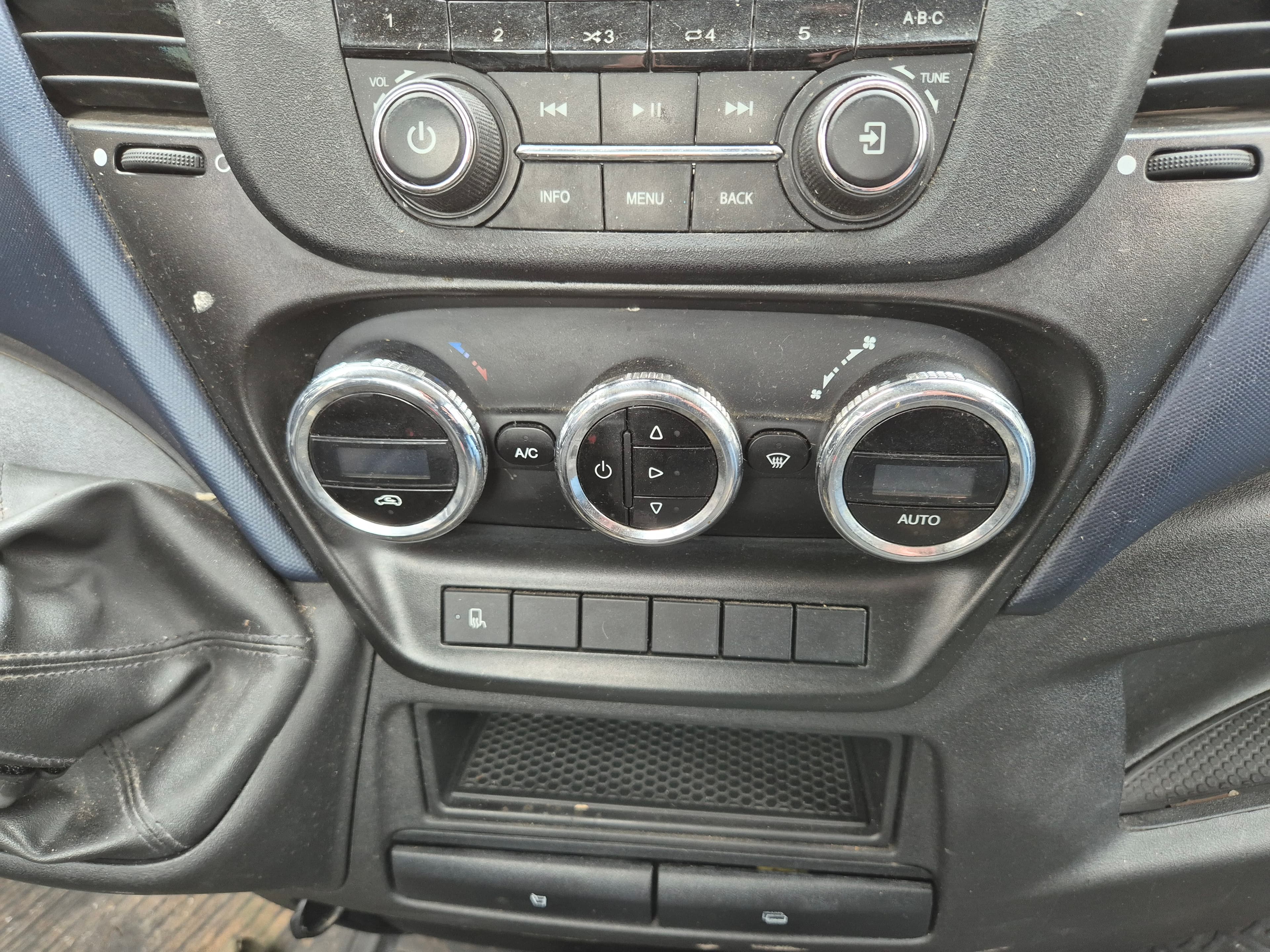 Iveco 35 160 · Ano 2020 — image 25