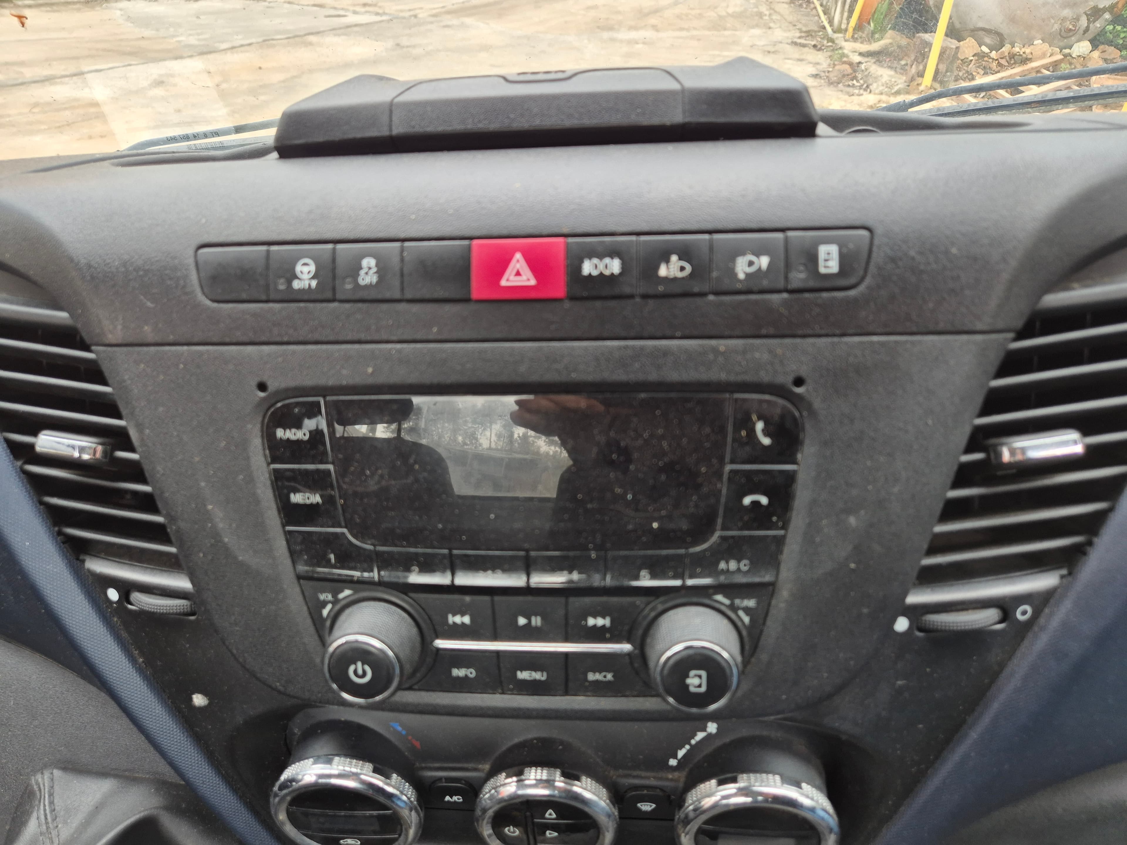 Iveco 35 160 · Ano 2020 — image 24