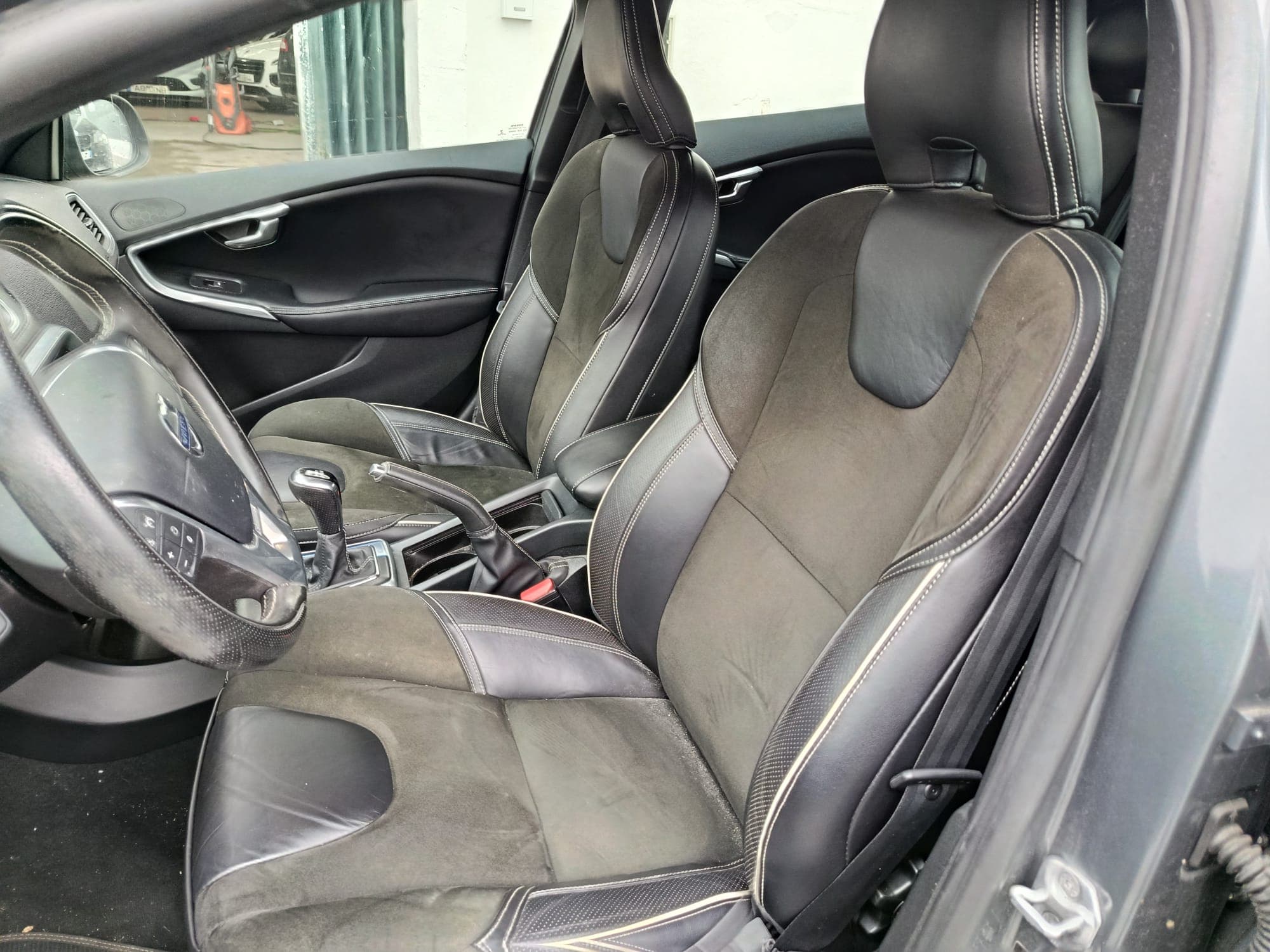 Volvo V40 · Ano 2015 — imagem 15