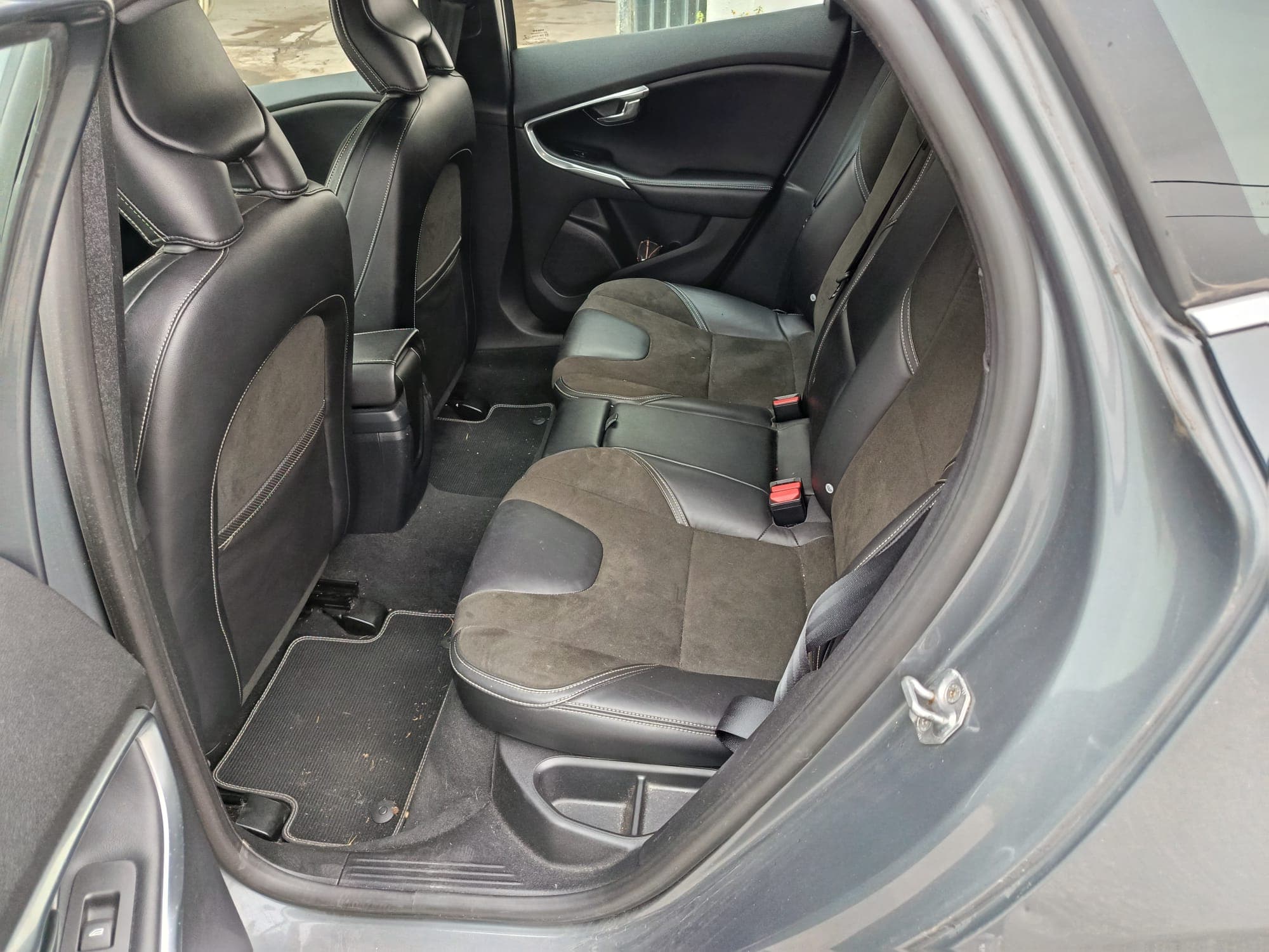 Volvo V40 · Ano 2015 — imagem 12