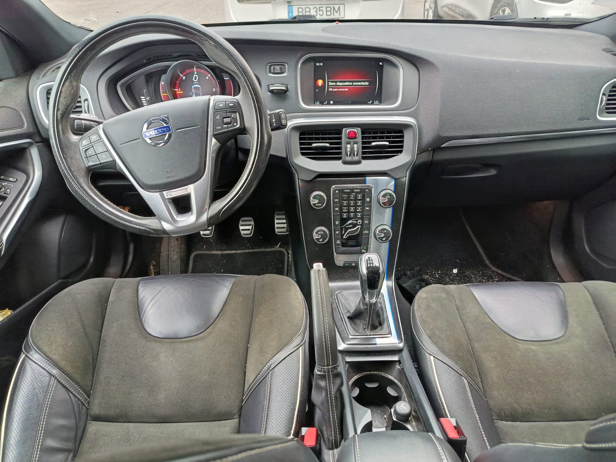 Volvo V40 · Ano 2015 — imagem 16