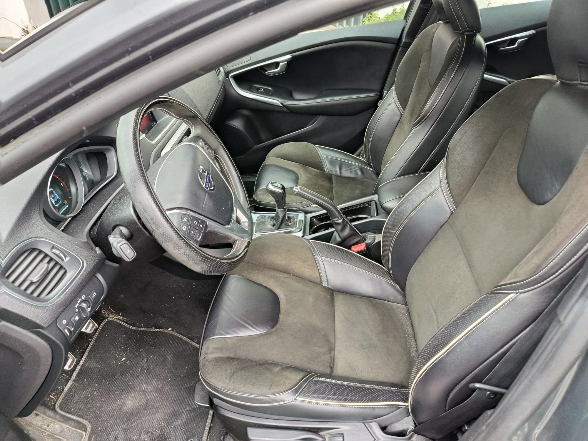 Volvo V40 · Ano 2015 — imagem 13