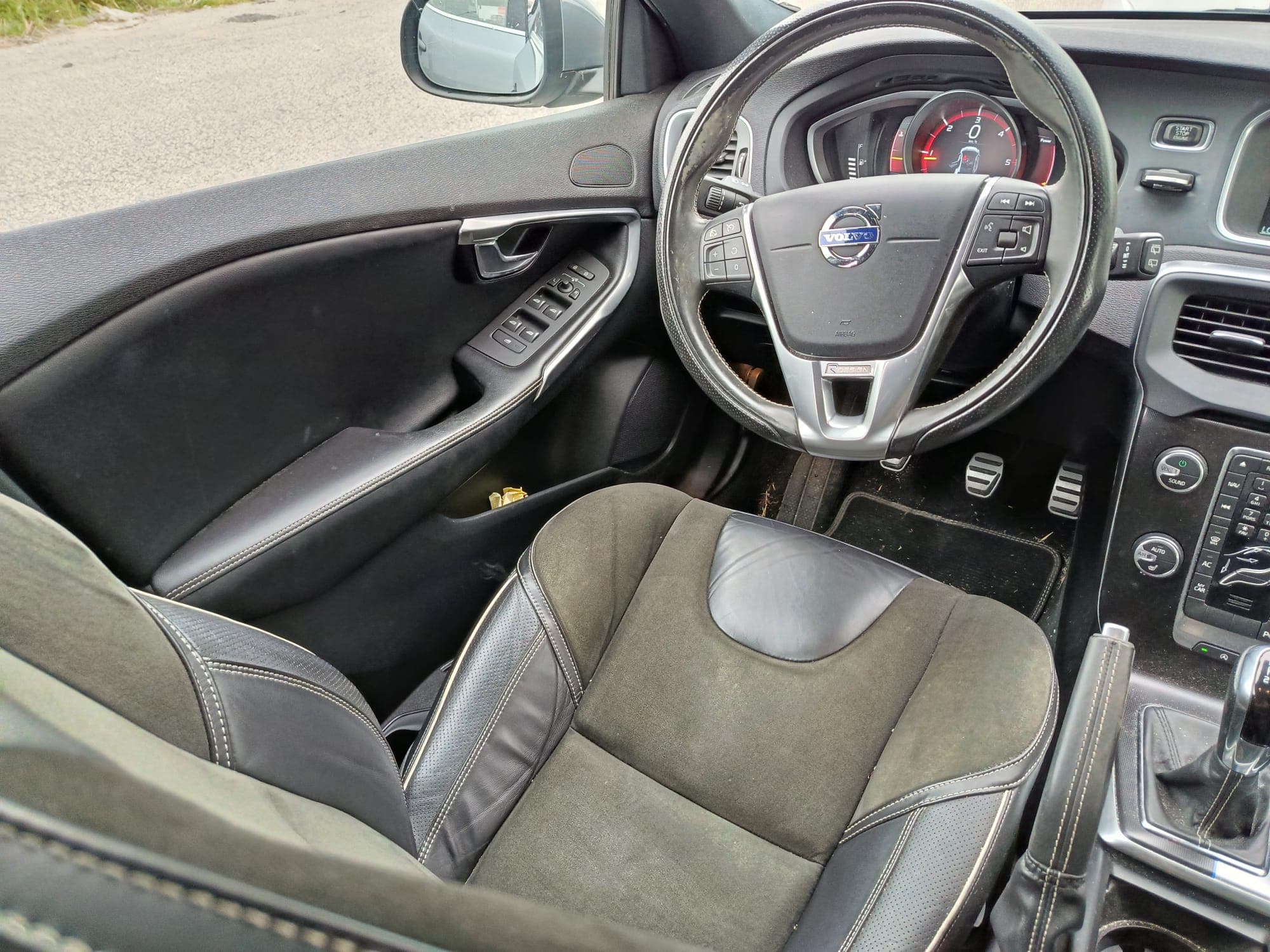 Volvo V40 · Ano 2015 — imagem 10