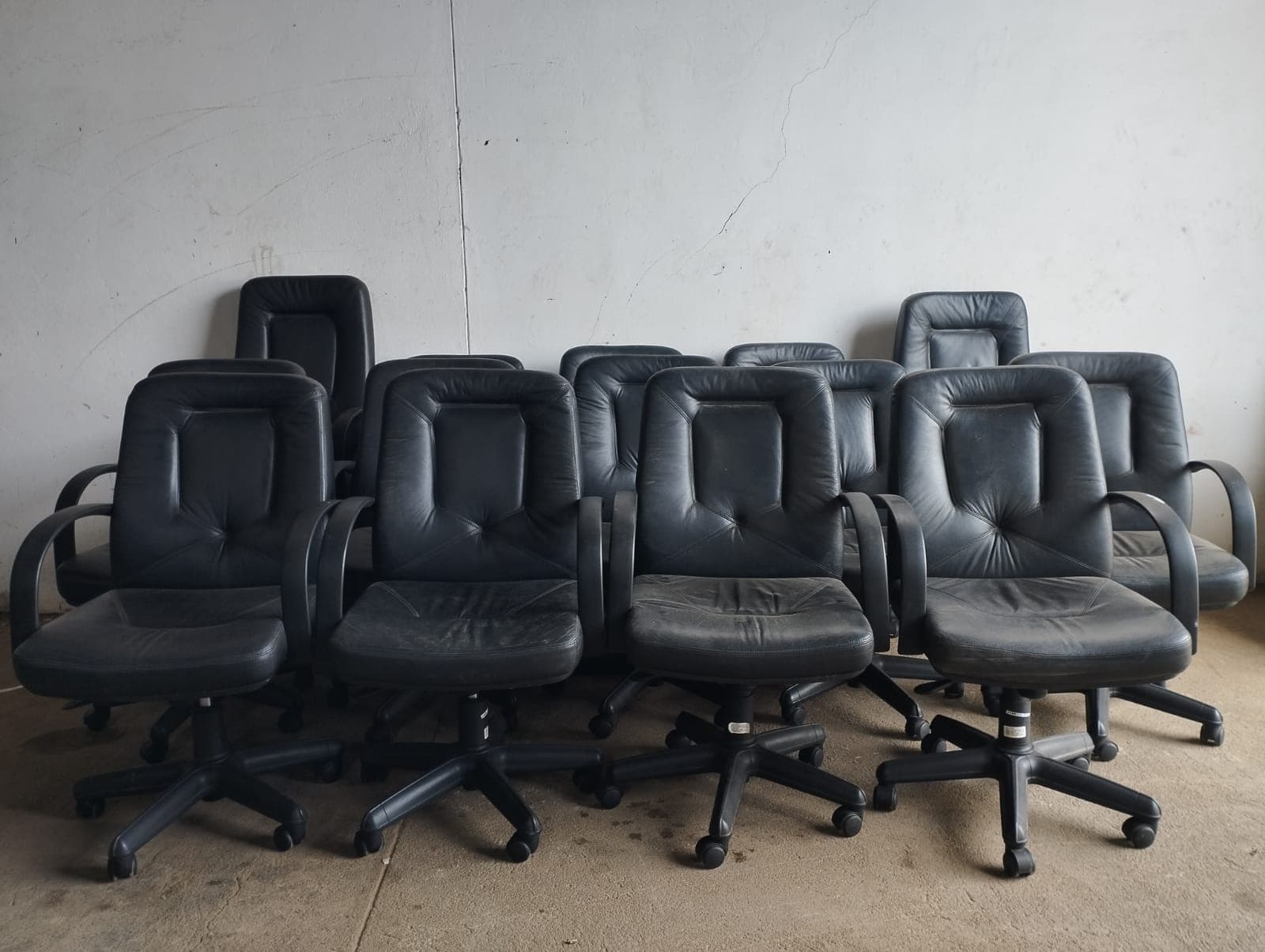 Office Swivel Chairs — image 1