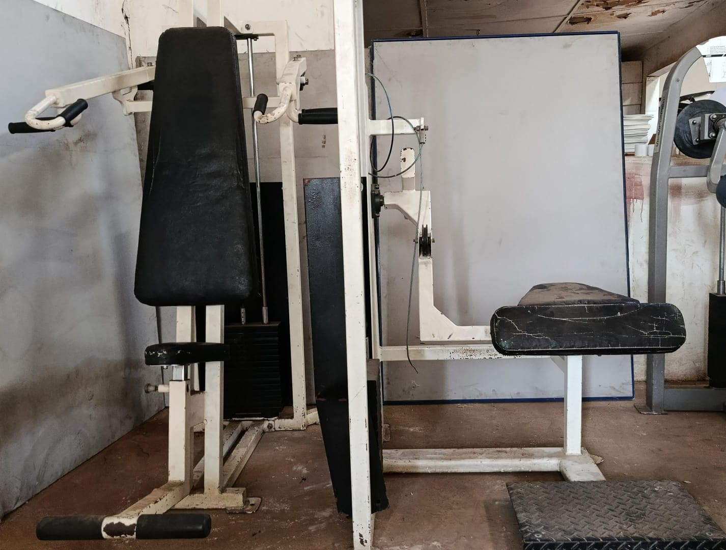Banco de Musculação e Máquina de Musculação
