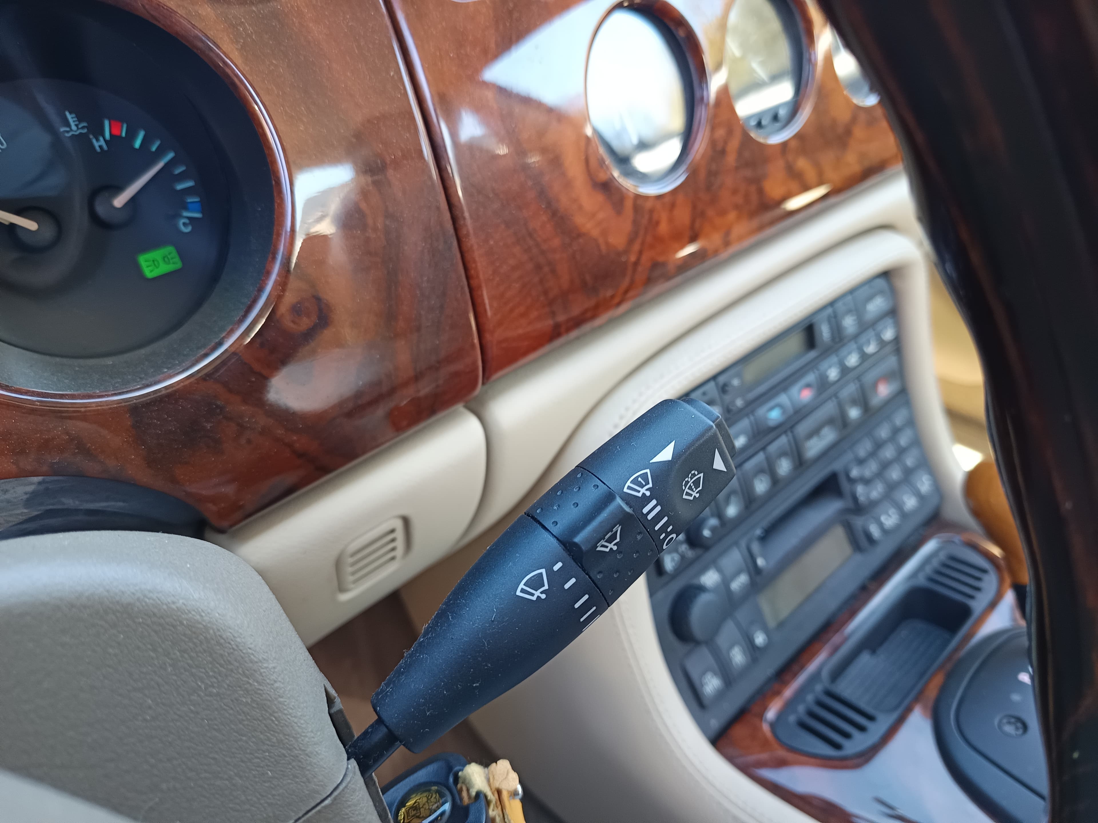 Jaguar XK8 · Ano 2001 — image 34