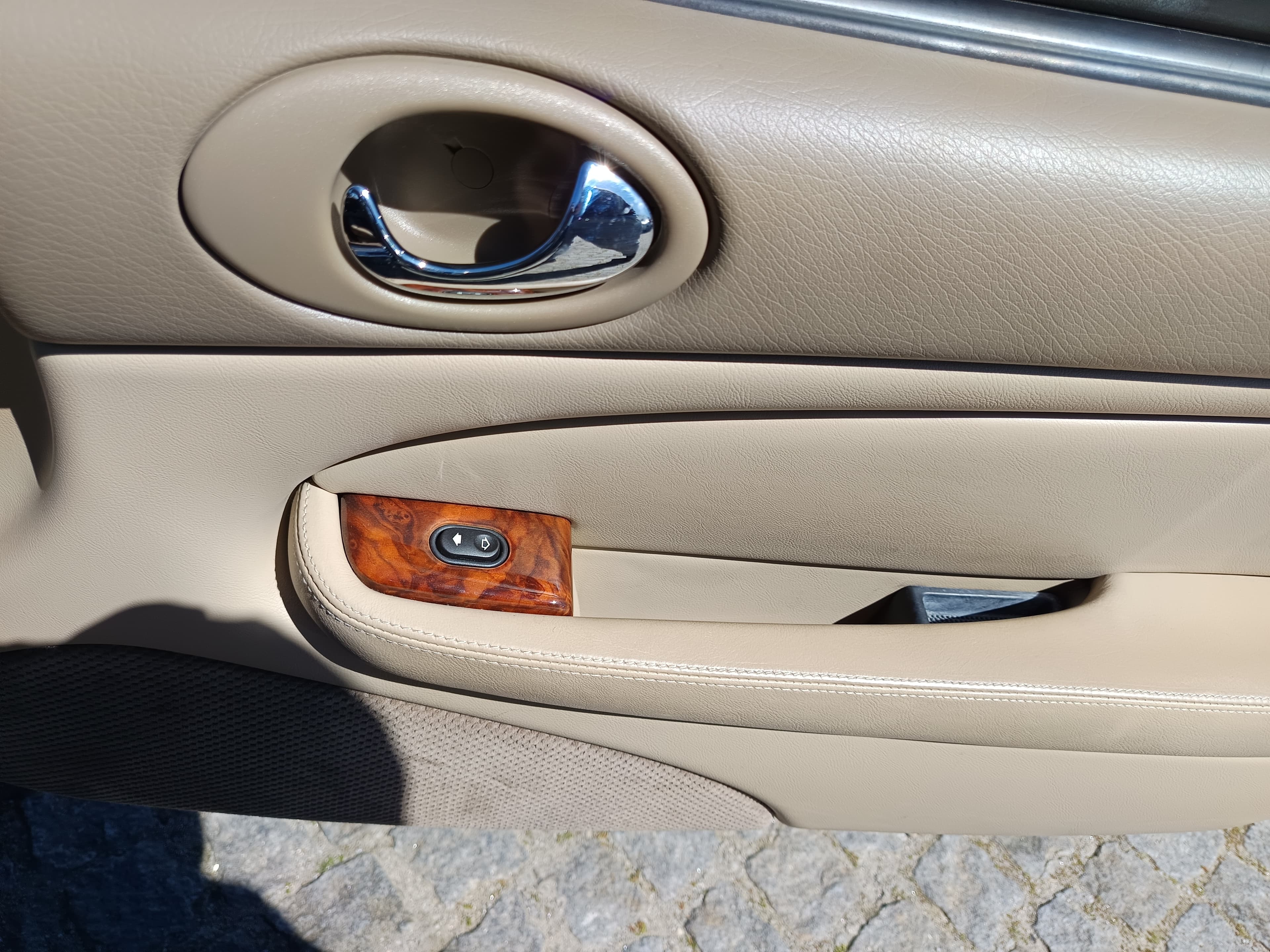 Jaguar XK8 · Ano 2001 — image 19