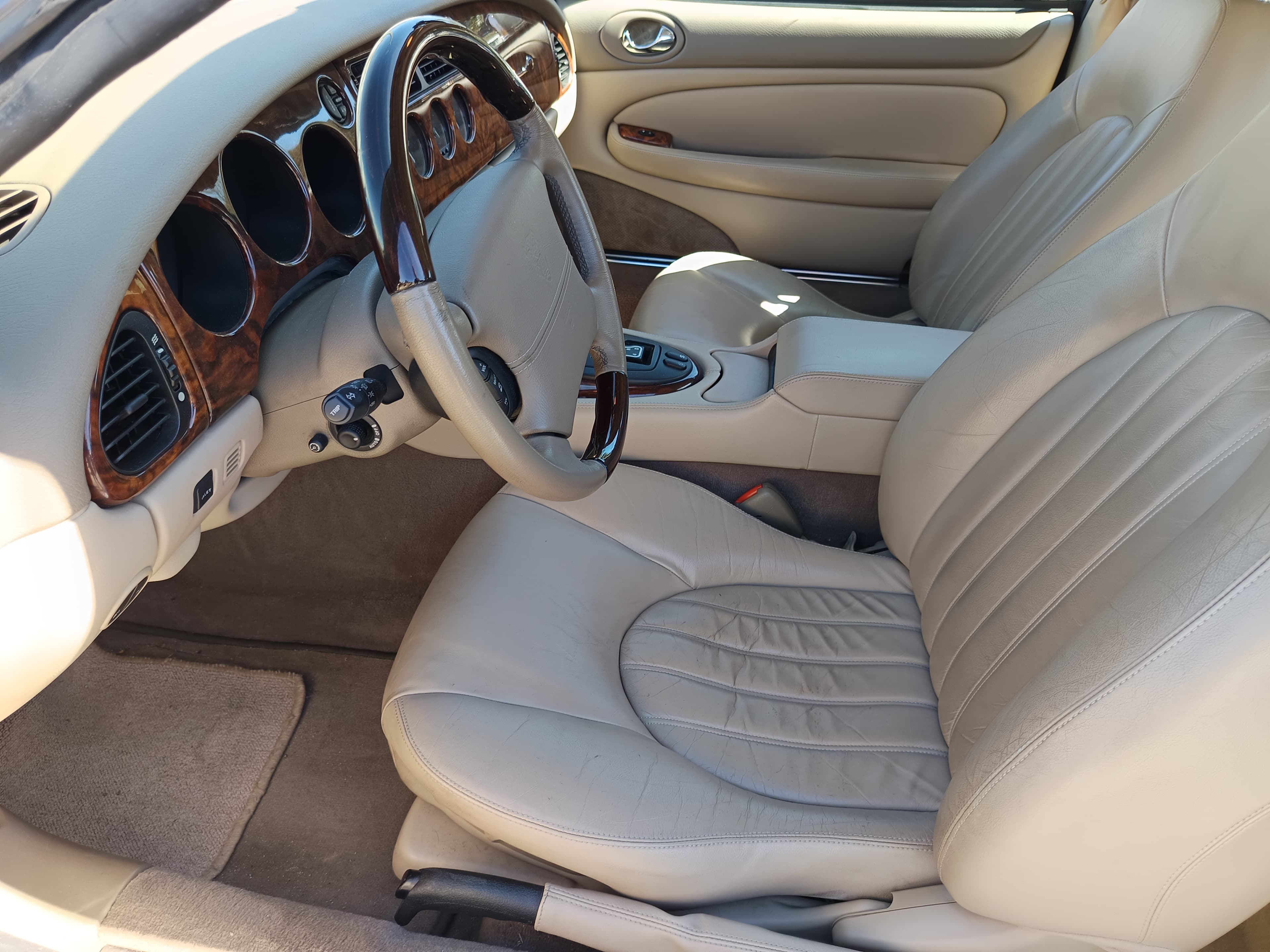 Jaguar XK8 · Ano 2001 — image 26