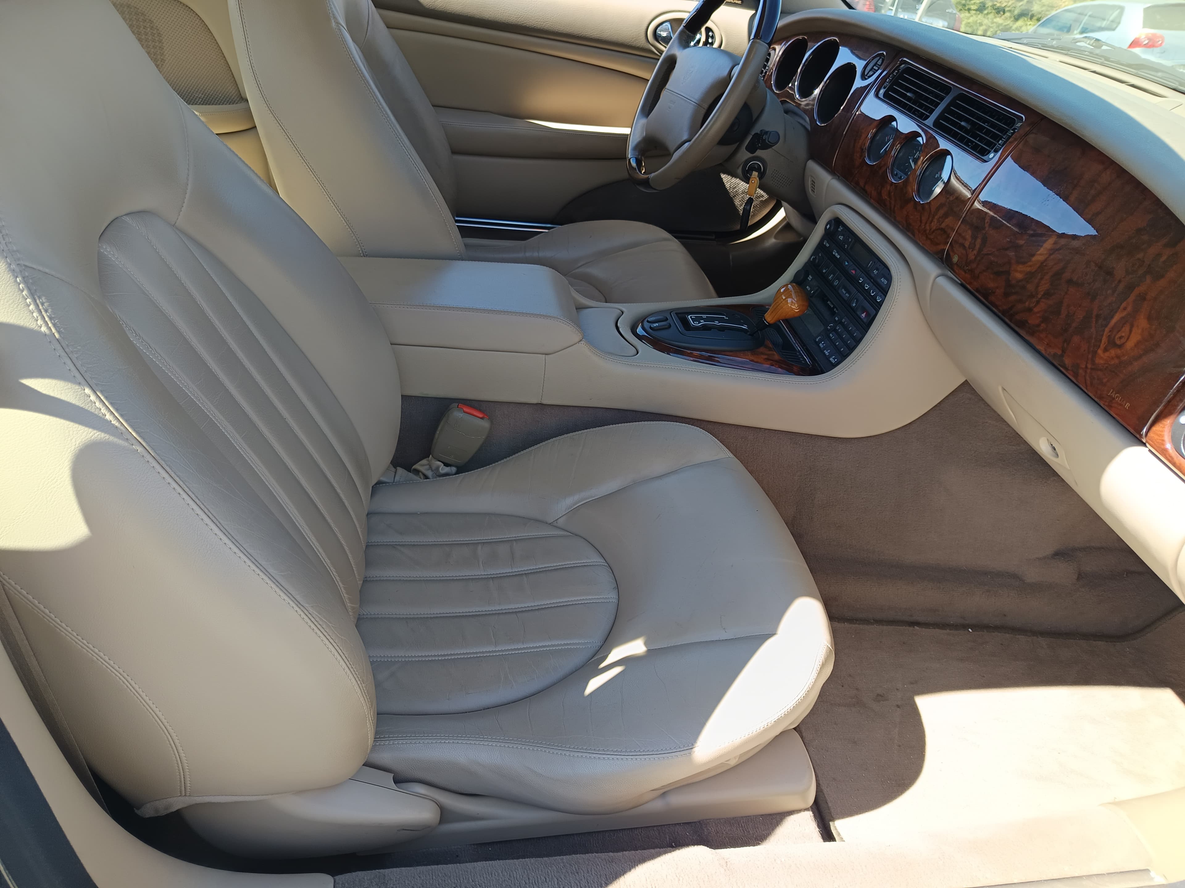 Jaguar XK8 · Ano 2001 — image 20
