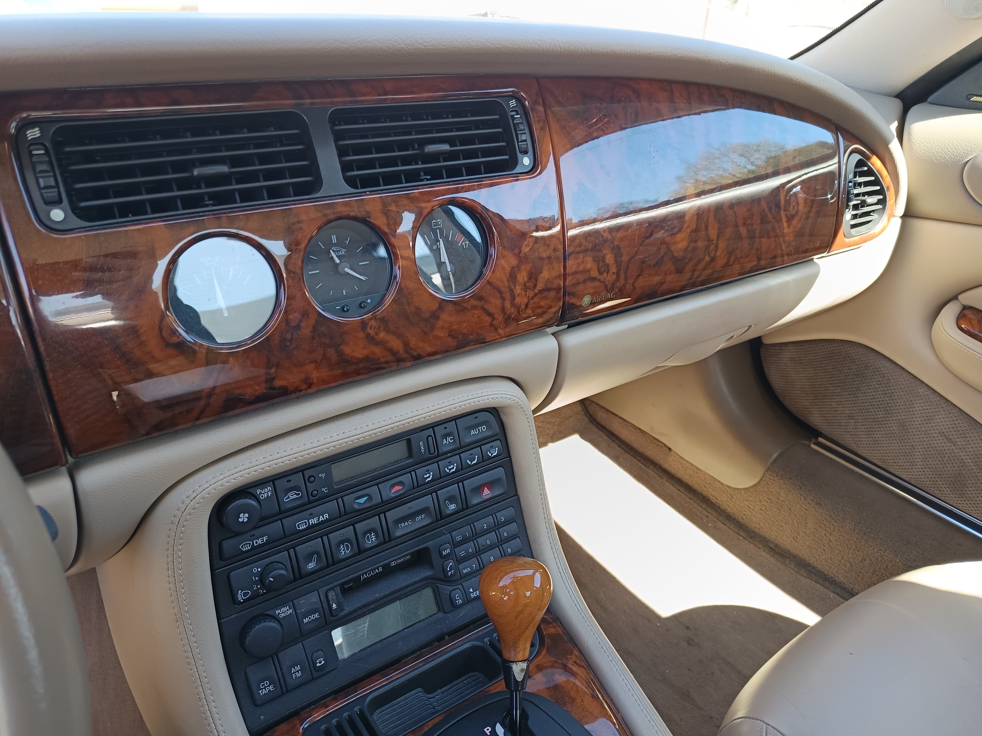 Jaguar XK8 · Ano 2001 — image 30