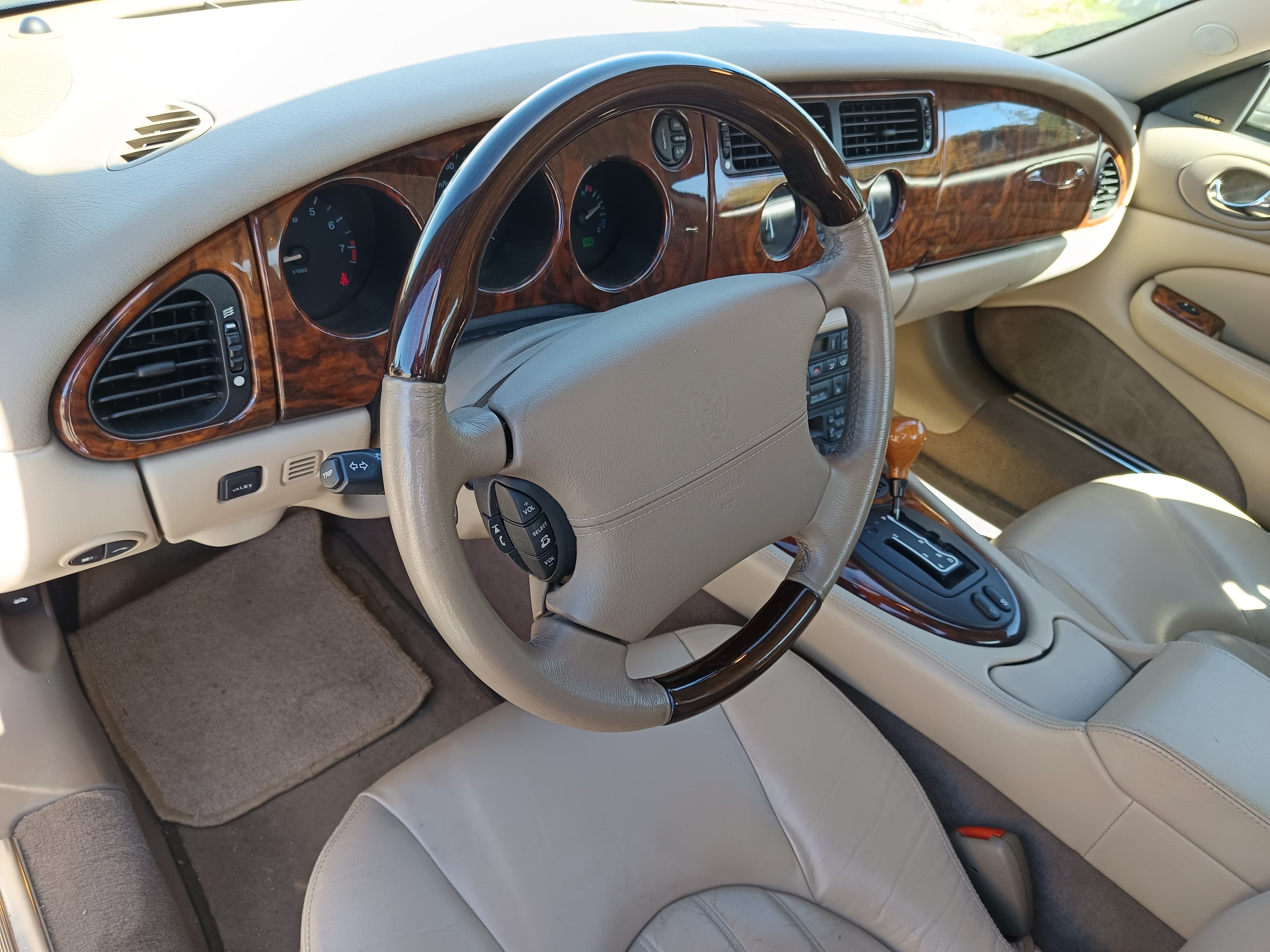 Jaguar XK8 · Ano 2001 — image 29