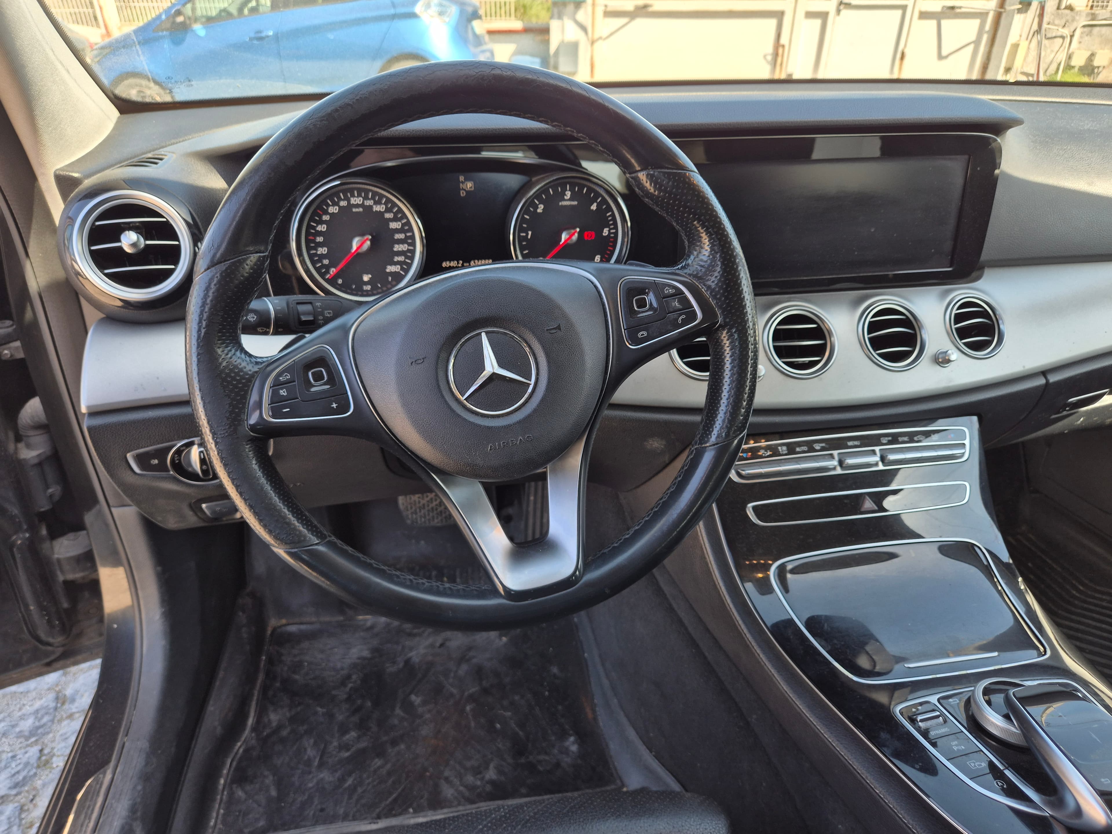 Mercedes-Benz E 220 d · Ano 2018 — imagem 28
