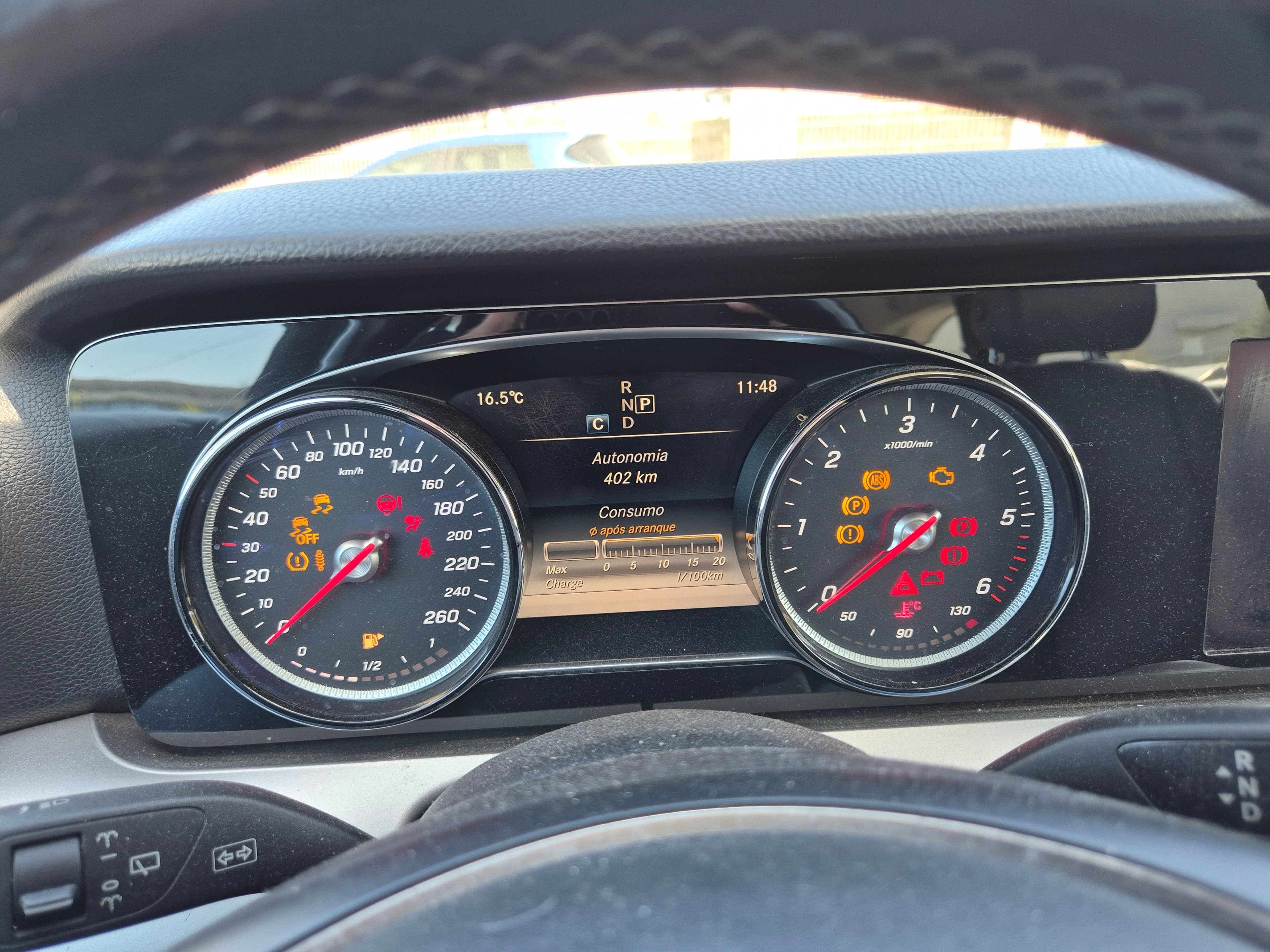 Mercedes-Benz E 220 d · Ano 2018 — imagem 32