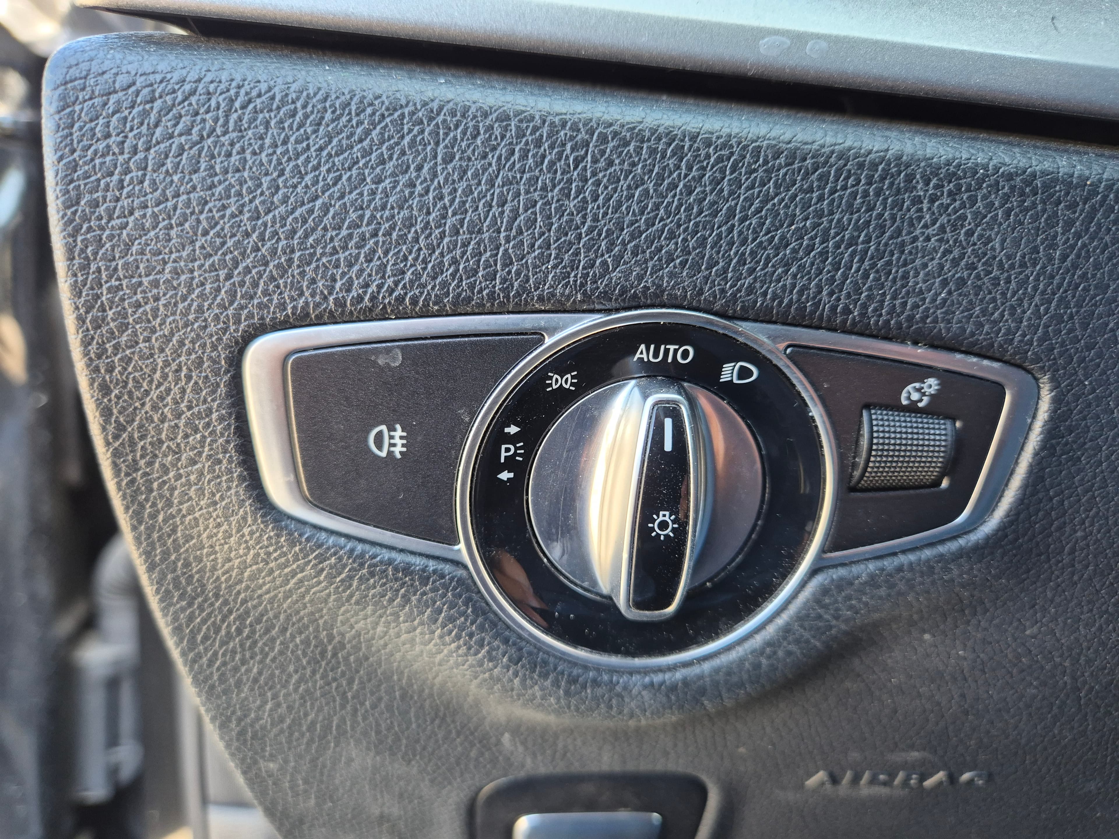 Mercedes-Benz E 220 d · Ano 2018 — imagem 31