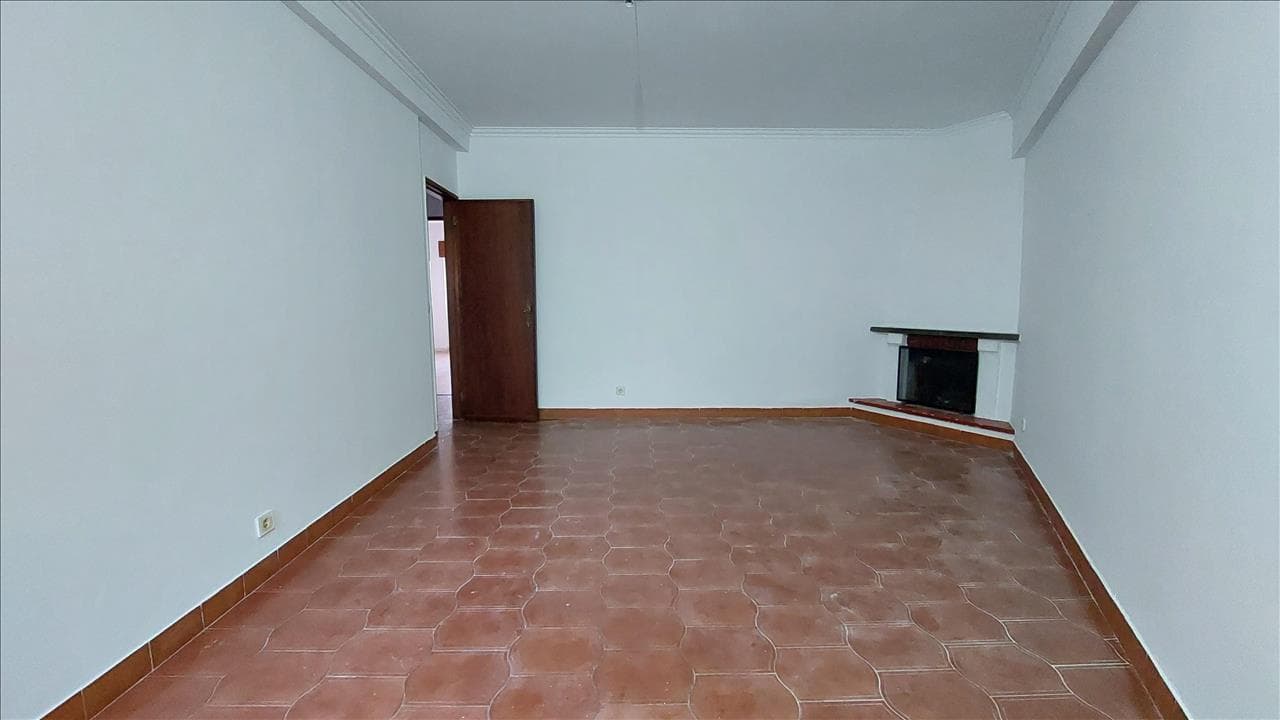 Apartamento T2 · Rio de Mouro, Sintra — image 8